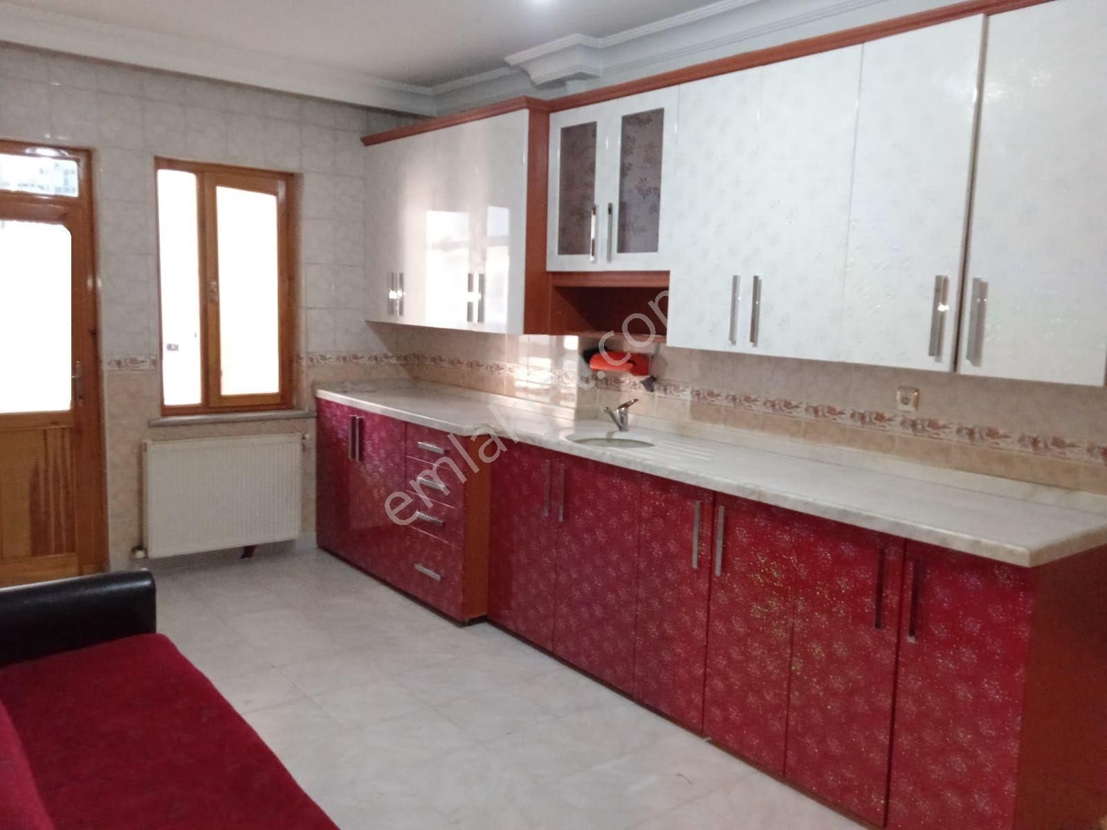 Fahri Kayahan Begüm Kartal Civarı 3+1 Ara Kat Kiralık Daire