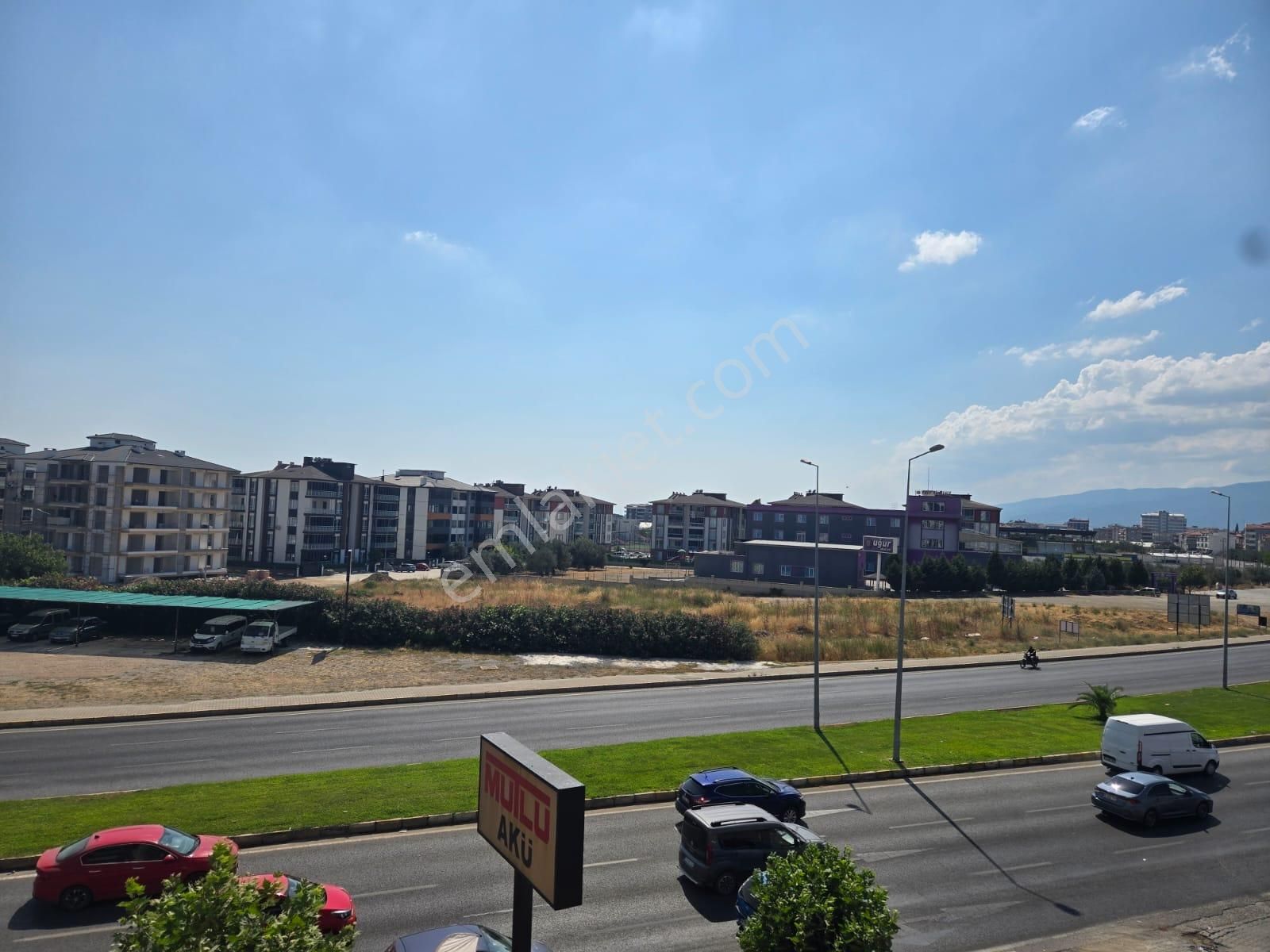 Kardeşten Edremitte Ayrı Mutfaklı Doğalgazlı Asansörlü 3+1 Geniş Daire