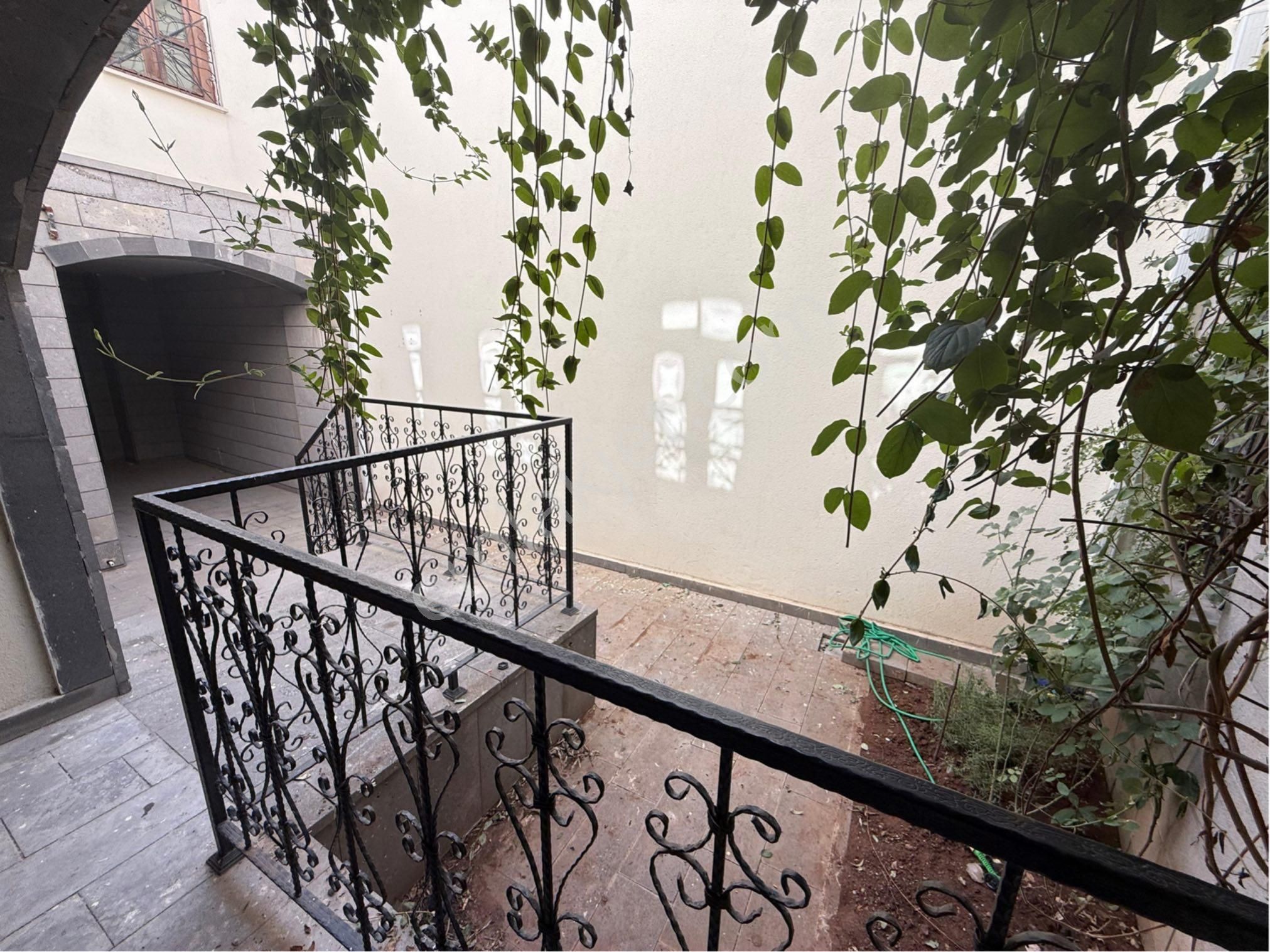 Everest 21 Gayrimenkulden Sur’da Ana Cadde Üzerinde Satılık Dublex Villa - Görsel 9