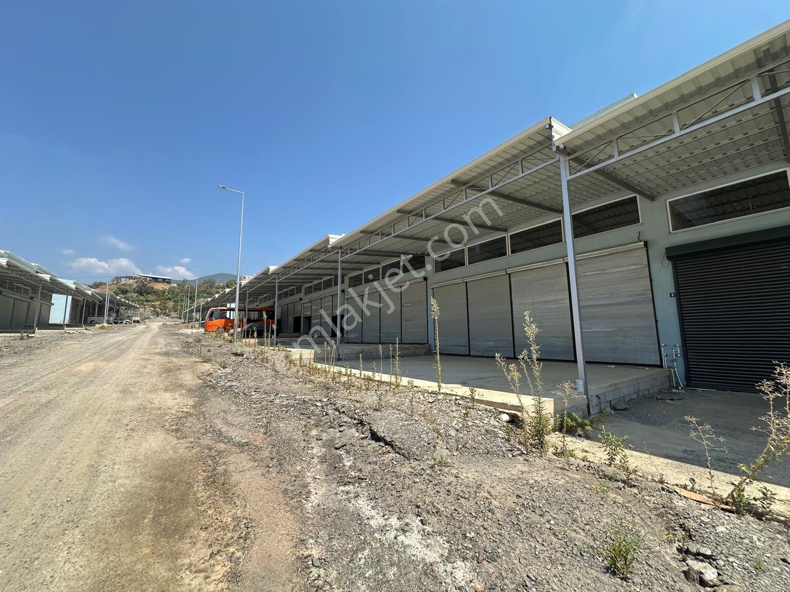 Alanya Kestel Yeni Sanayii De Kiralık 900m2 Dükkan