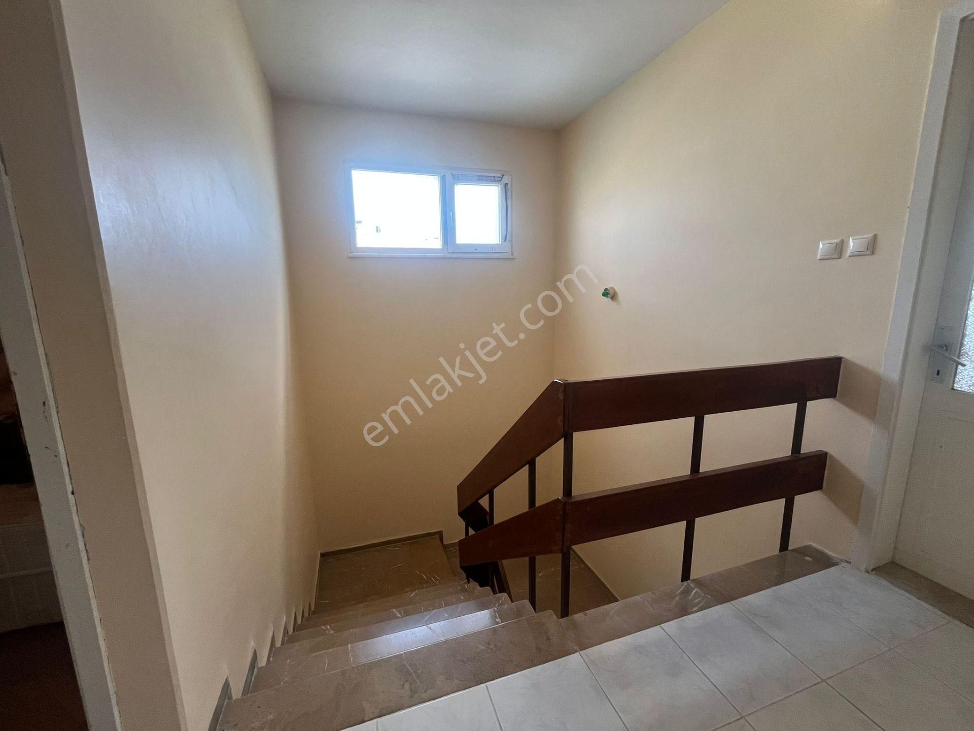 Remax 'den Yeniçiflik'te Denize Sıfır 1370m² Arsa İçinde Villa - Görsel 4