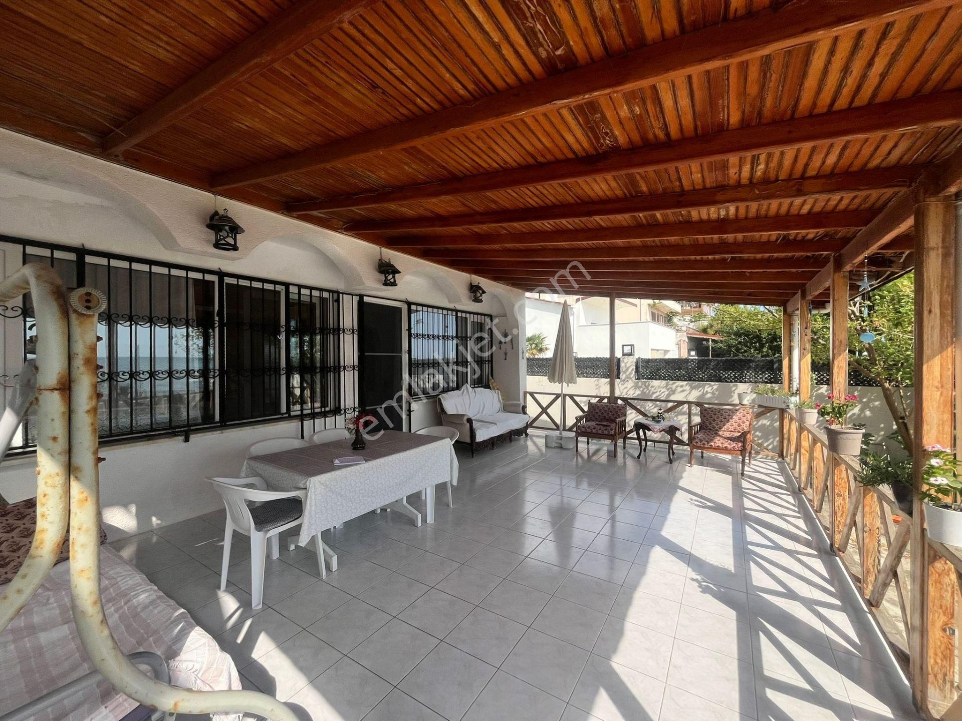 Remax 'den Yeniçiflik'te Denize Sıfır 1370m² Arsa İçinde Villa - Görsel 23