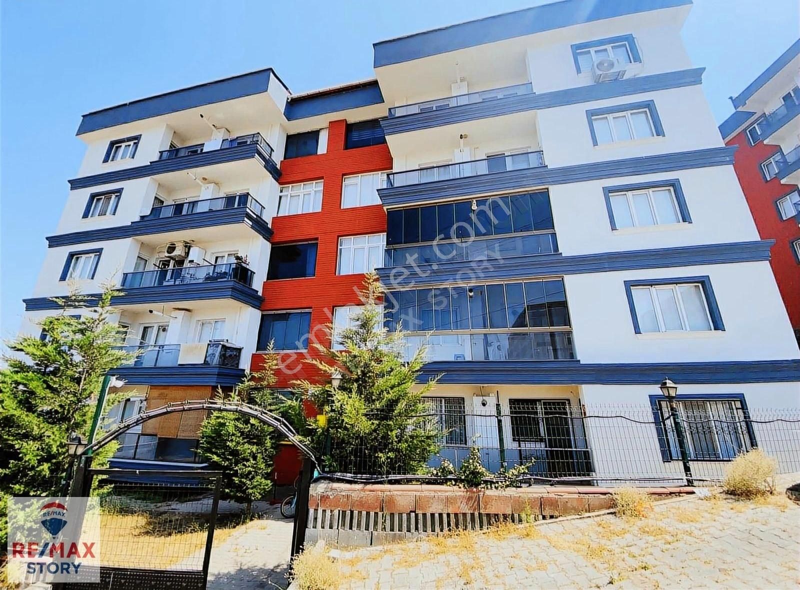 Çayırova Şekerpınar Mah. Gold City'de 3+1 Ferah Kıralık Daire