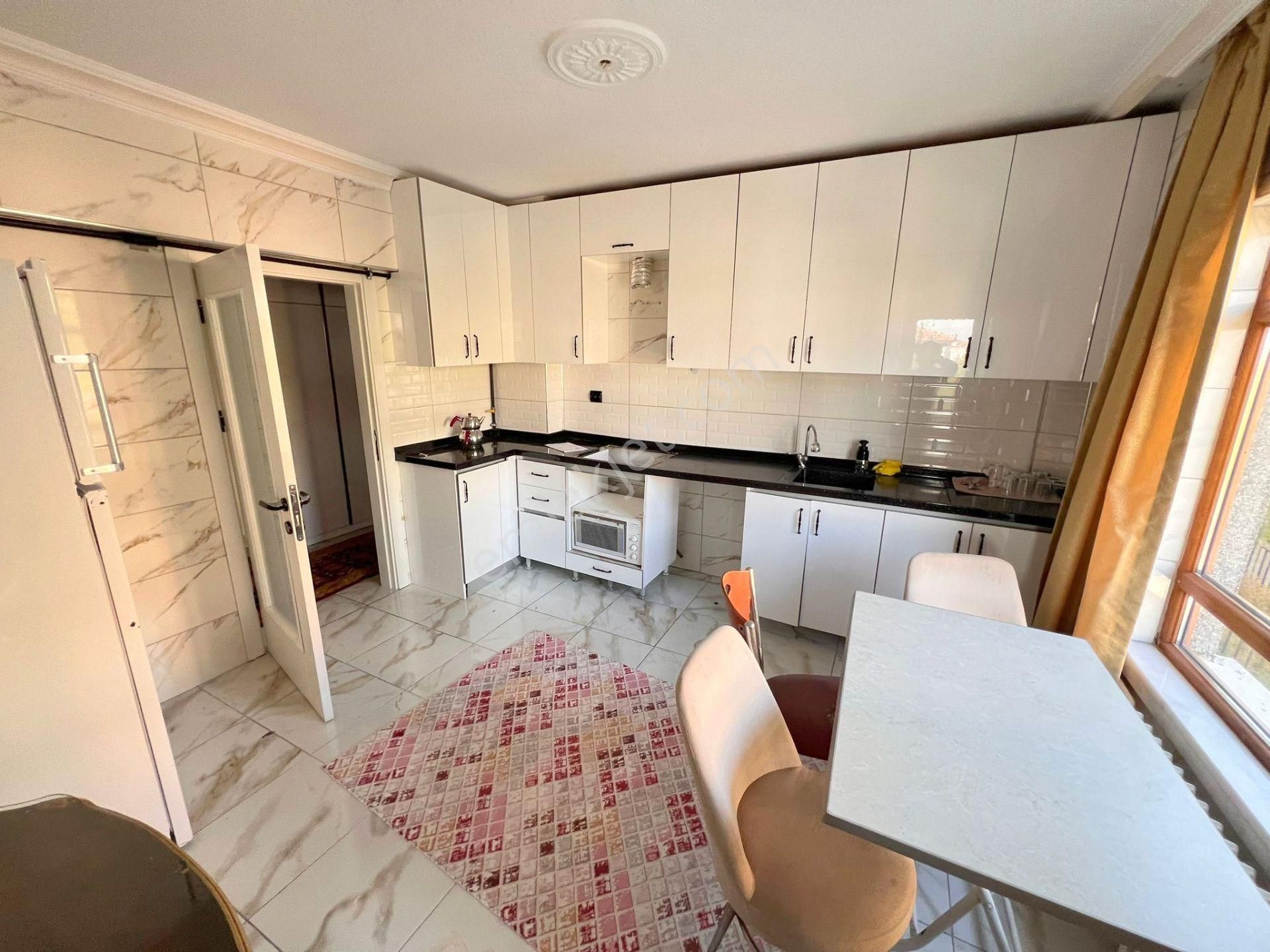 Şafak'tan Y.emre Cad. Yanı 4+1 Orta Kat Güney Eşyalı Ful Yapılı