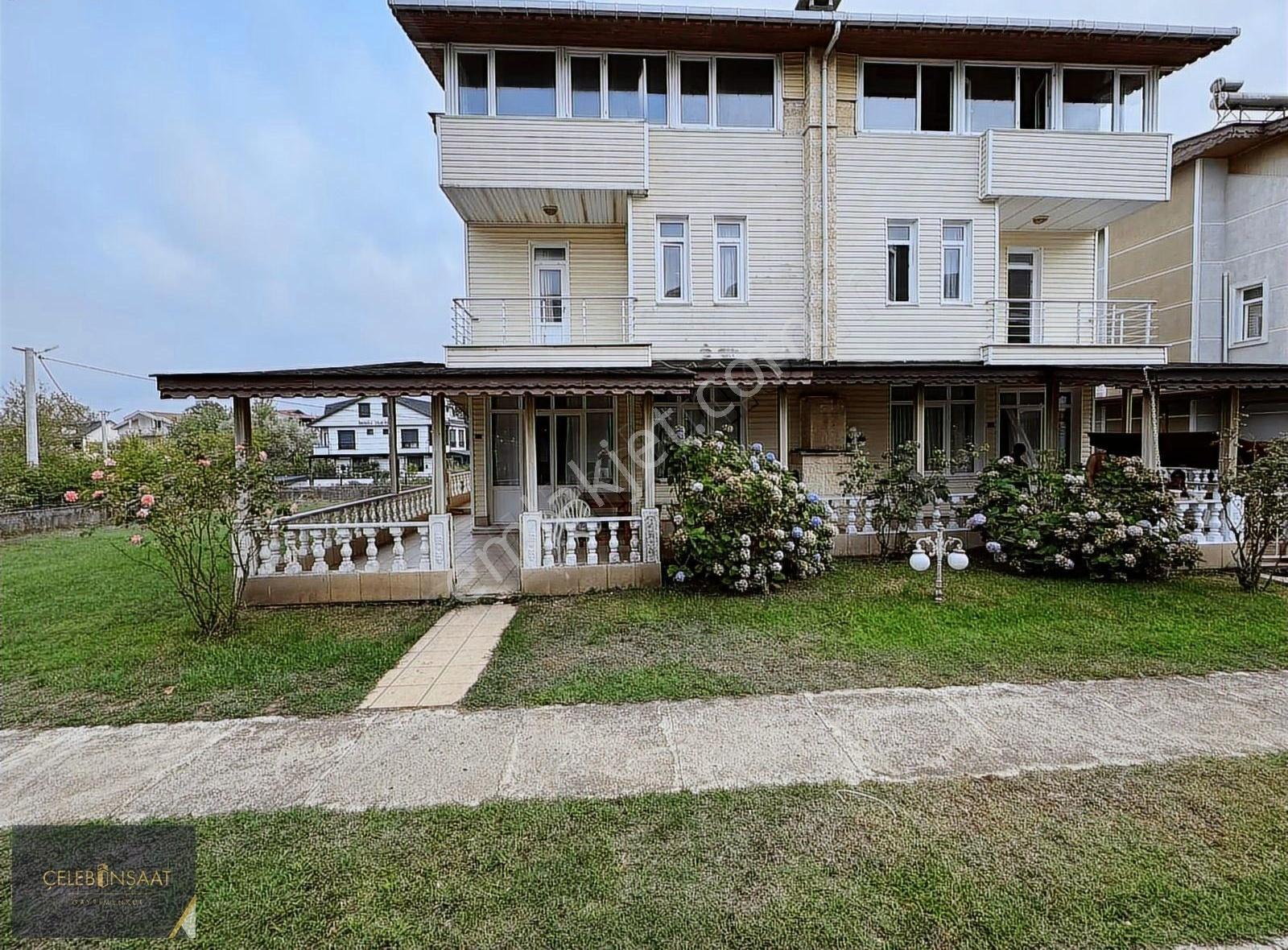 Sakarya Kocaalide Alandere Mahallesinde Site İçinde 5+1 Villa