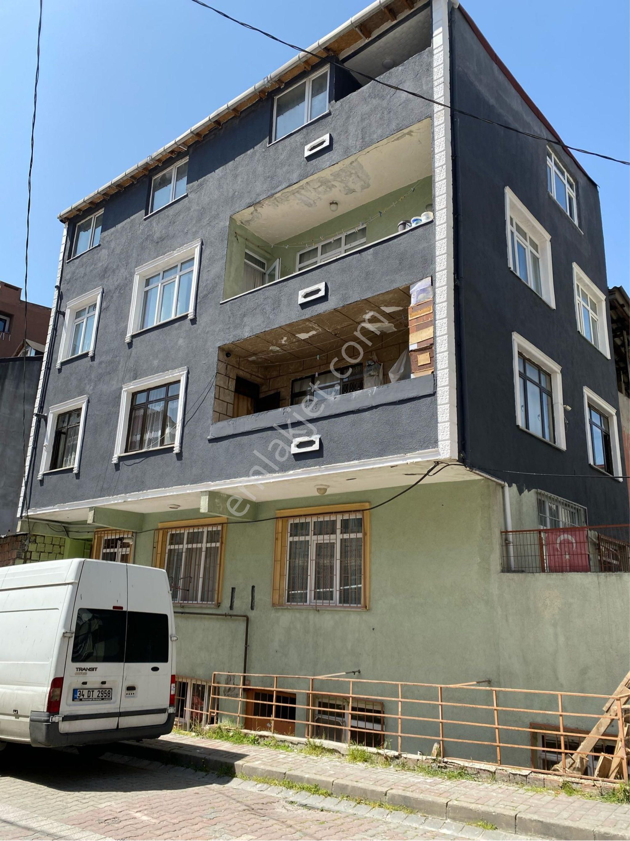 Küçükçekmece Söğütlüçeşme Mah. 5 Katlı 65m2 Satılık Fırsat Bina