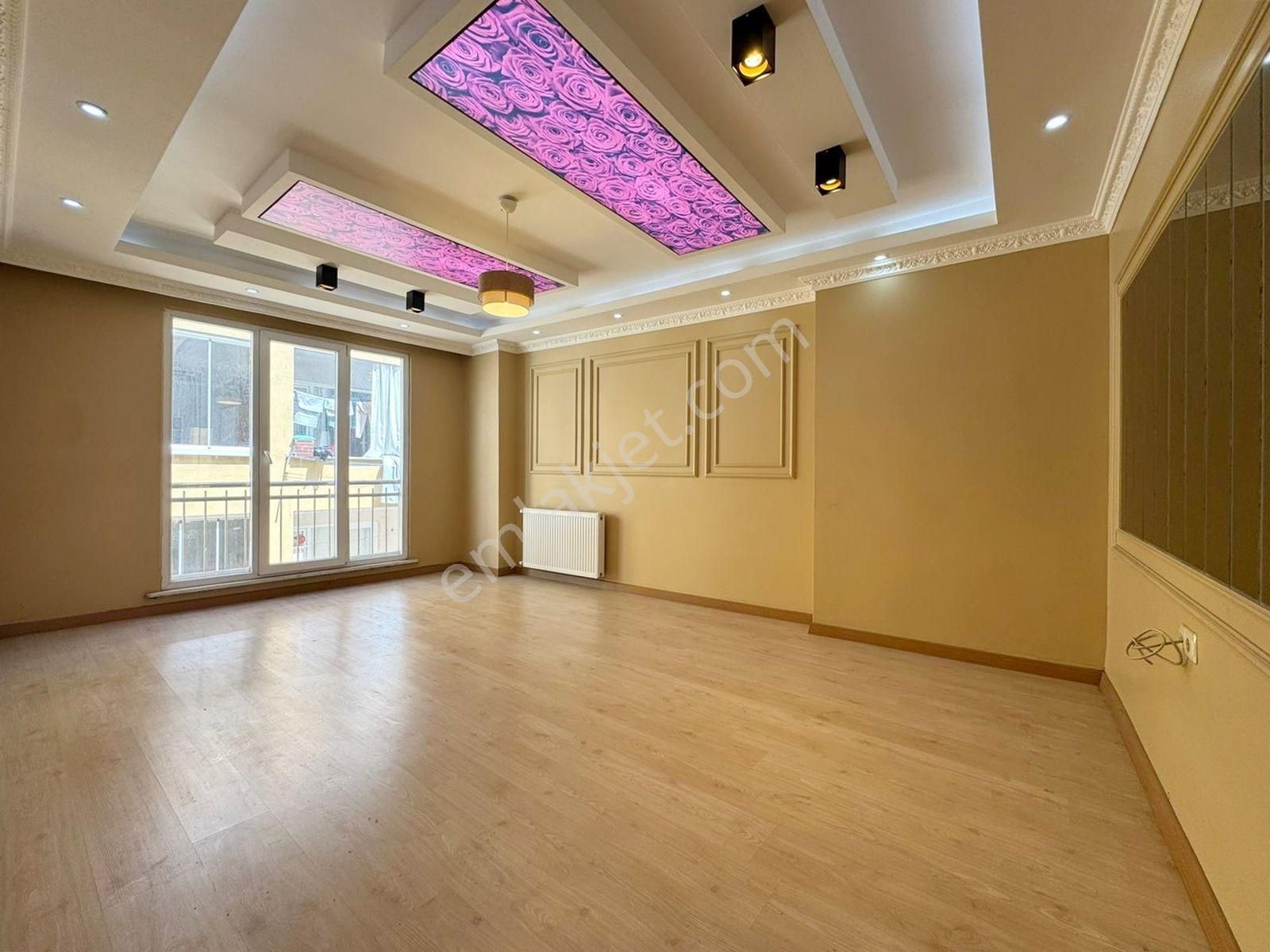 Cumhuriyet Mahallesi Merkezi Konumda Acil Satılık 120m2 Daire !