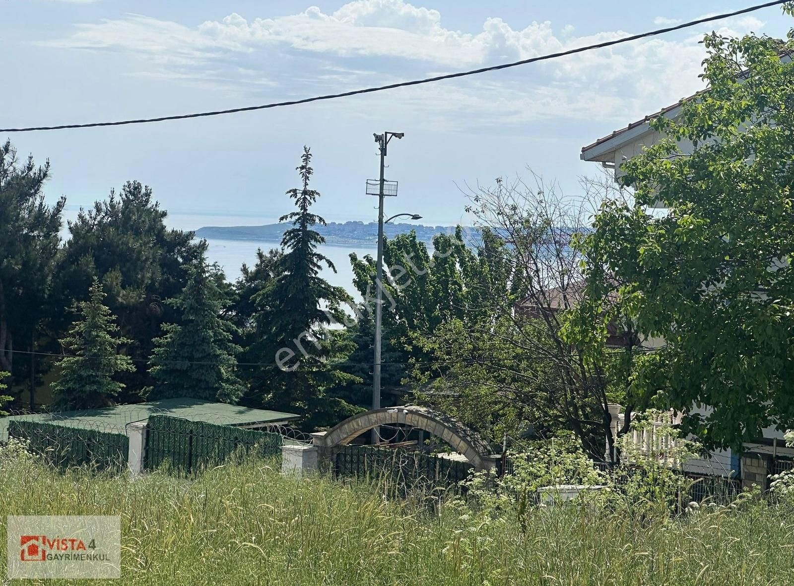 Atatürk Mah.imarlı Deniz Manzaralı Arsa Satılık