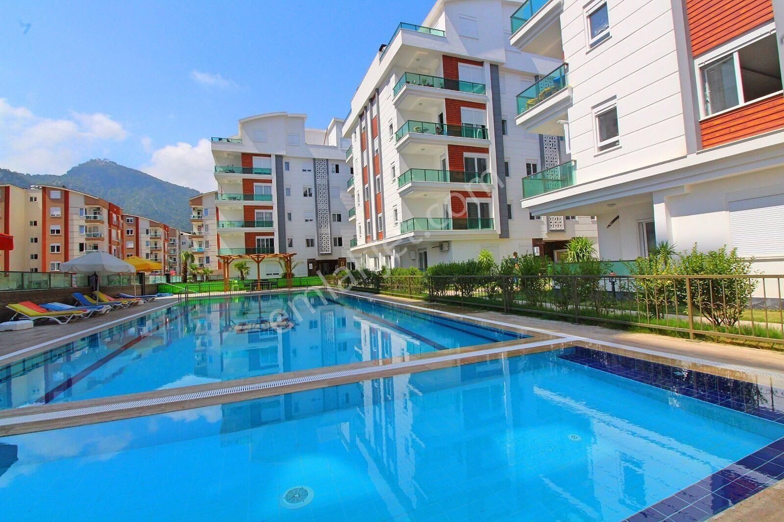 Sosyal Olanaklarıyla Sarısu’da Satılık 2+1 Daire – Eşyalı & Kombili