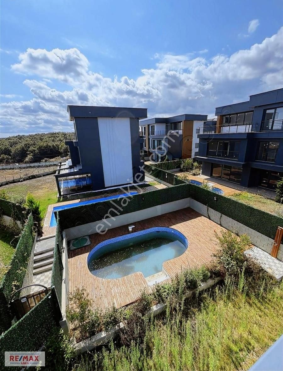 Soft Şile'de Müstakil Havuzlu Geniş Bahçeli 6+2 Tripleks