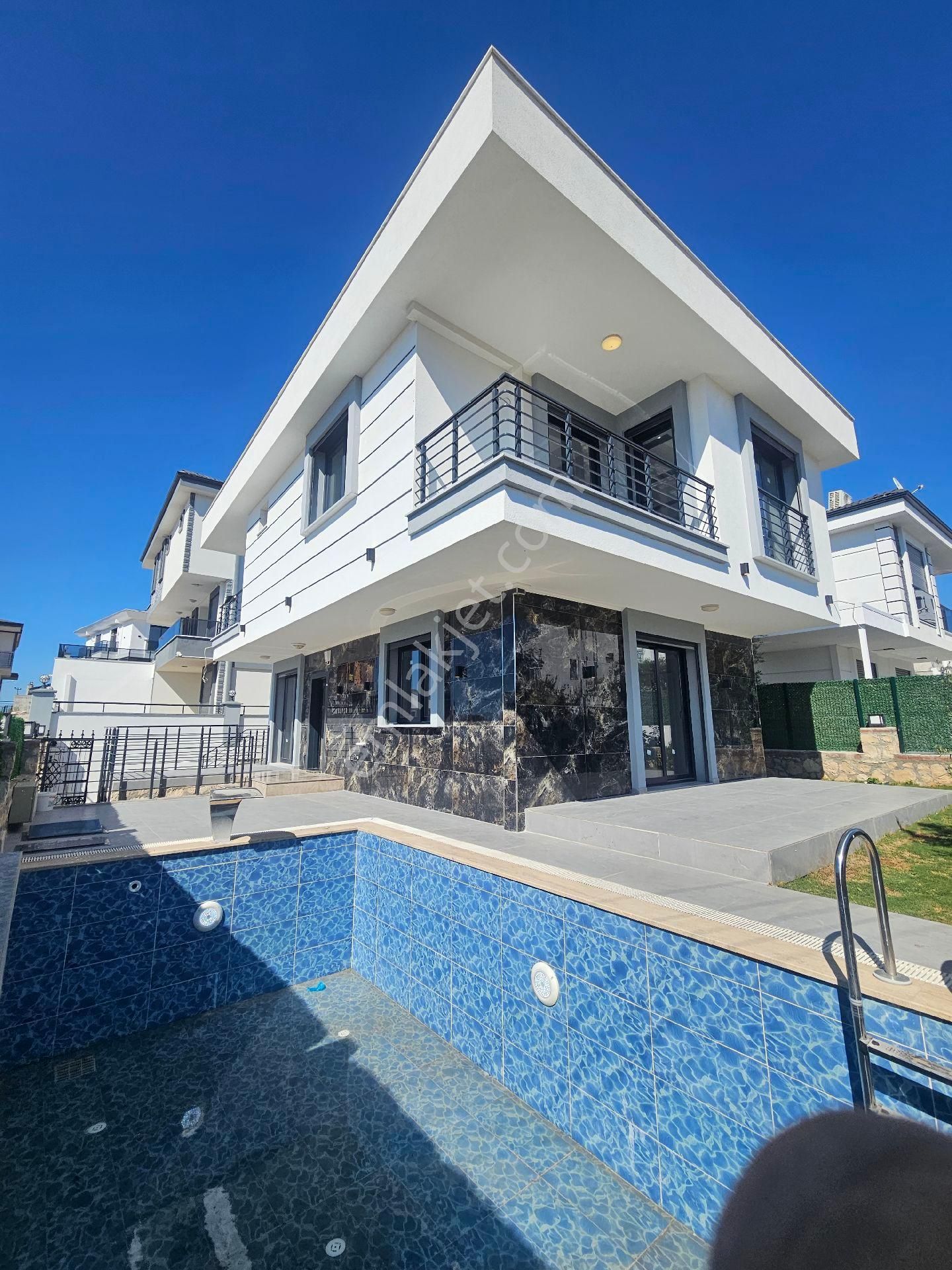 Didim'de Satılık Tam Müstakil Sıfır Havuzlu 3+1 Villa - Görsel 8