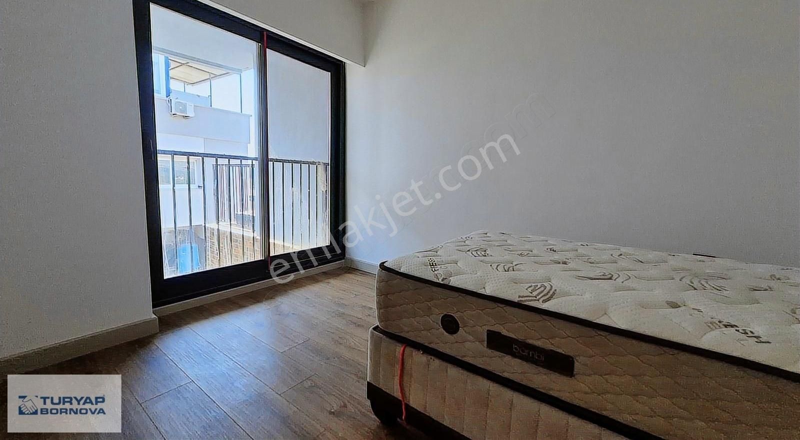 Turyap Bornova'dan Havuzlu Güvenlikli Site İçerisinde Eşyalı 1+1