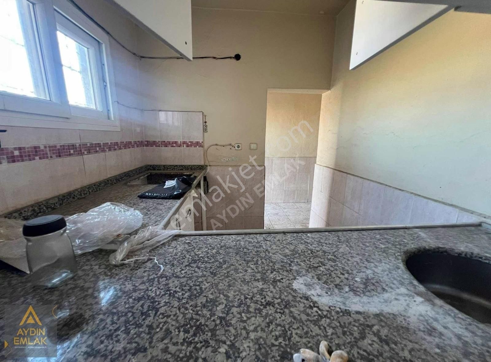 Aydın'dan Karaduvar Mah 1350m2 Satılık Depo / İşyeri