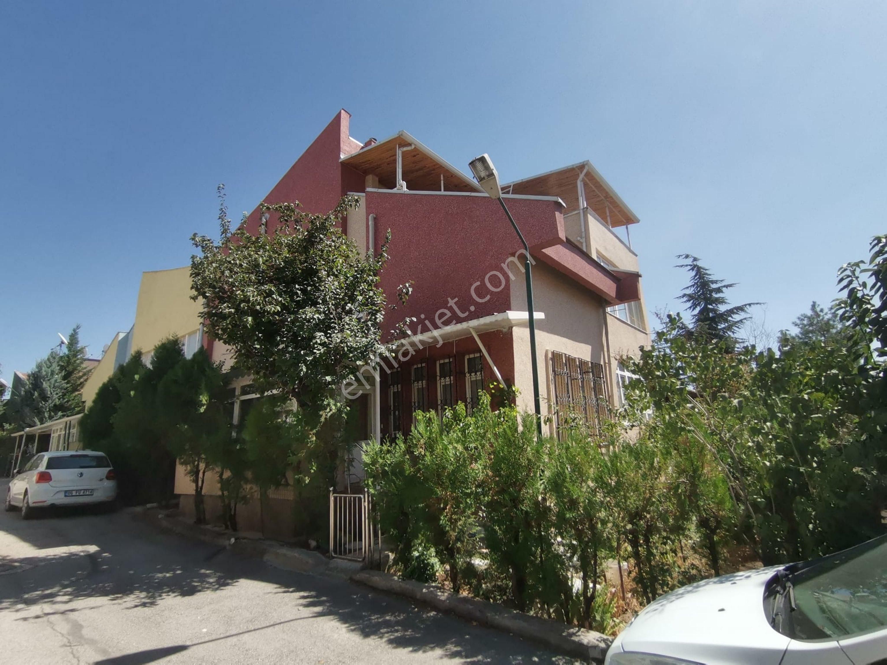 Batıkent Atlantise Yakın Saygınlarda A Tipi 5+1 Satılık Triplex