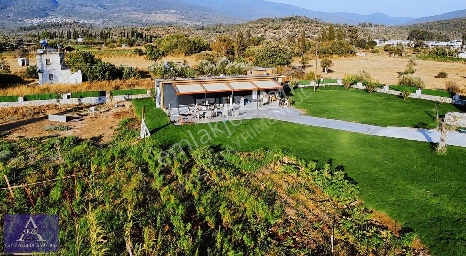 Milas Kazıklı Koyu 5854 M2 De İki Adet Ev Olan Tarla Satılıktır