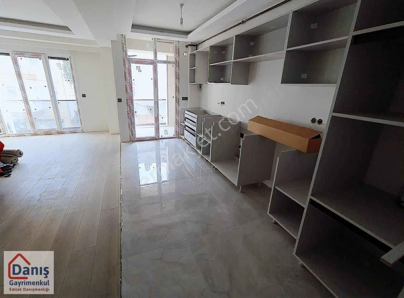 Bağlarbaşında Metroya 8-10 Dakika Otoparklı 3.kat Sıfır 95m2 3+1