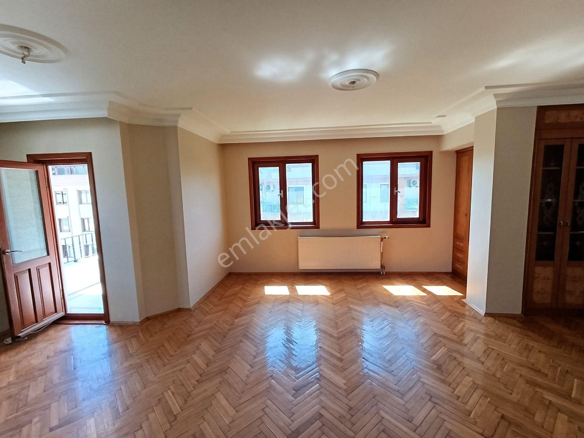 Küçükyalı Mektep Cad. Sokağında 3+1 100 M2 Kiralık 48.000.tl