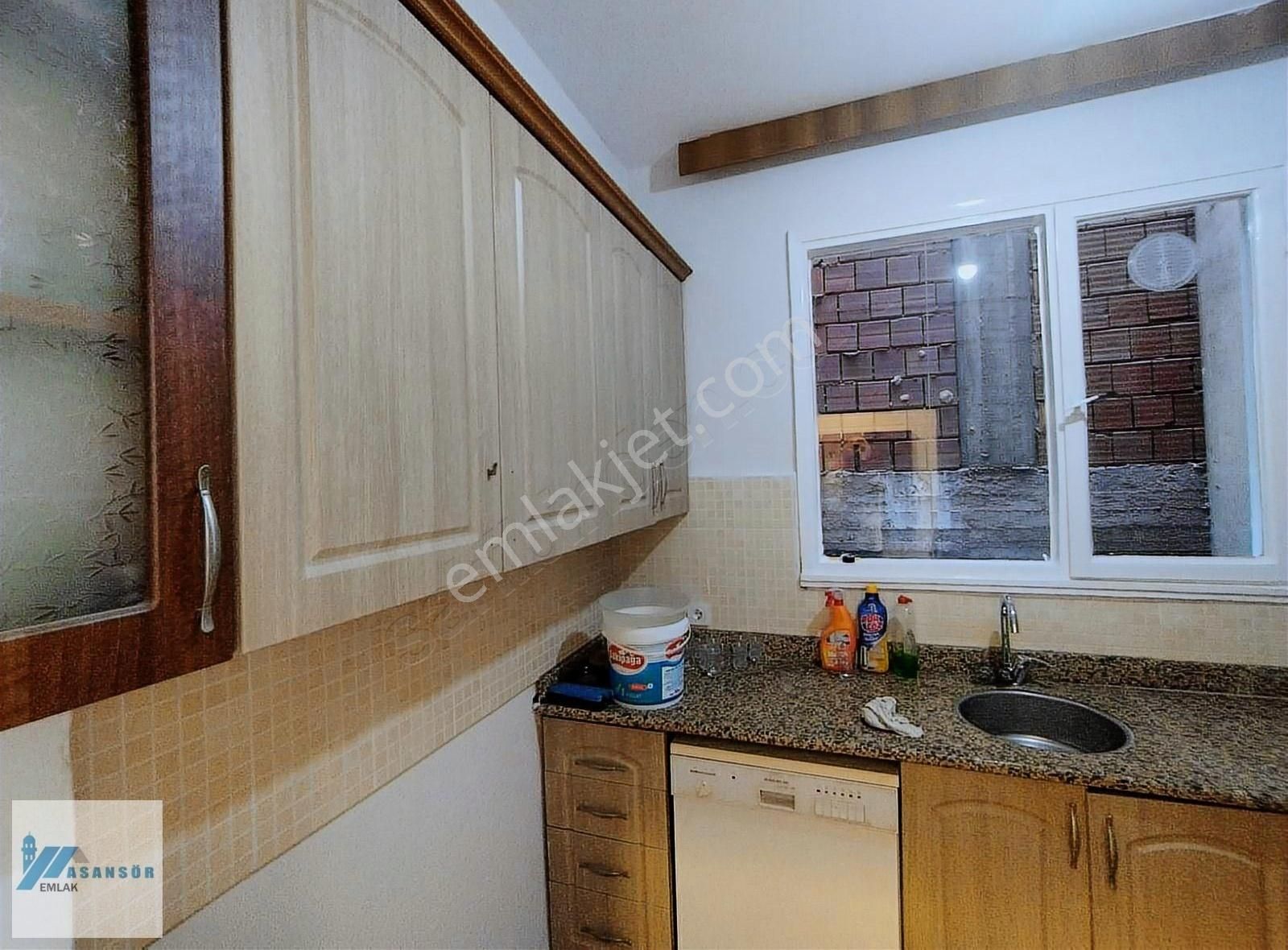 Asansör Emlak'tan Kiralık 3+1 Doğalgazlı Mektupçu Mevkinde Daire