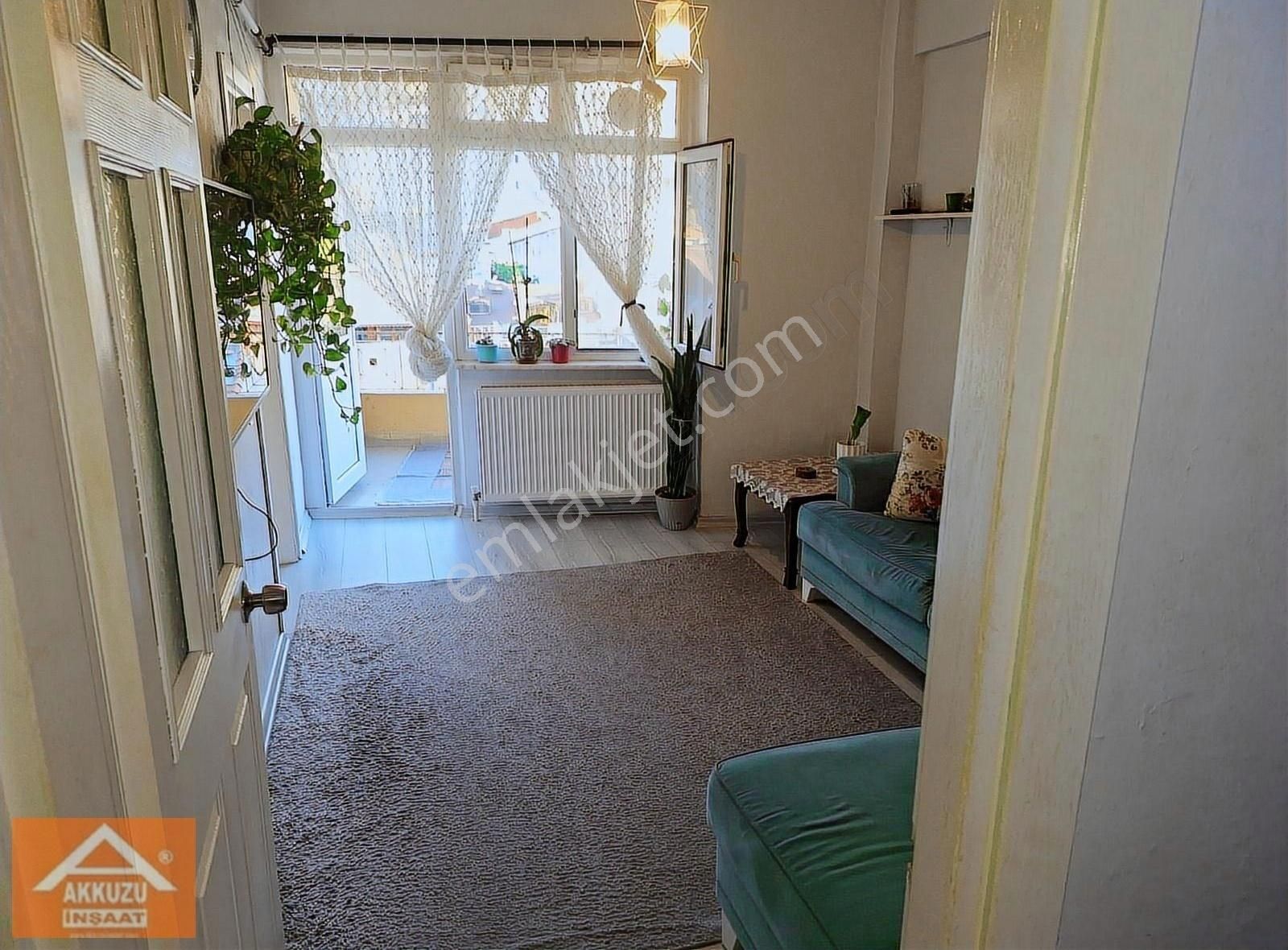 Eyüp İslambey Ana Caddeye 30 M Mesafede İçi Masrafsız 2+1 Akkuzu