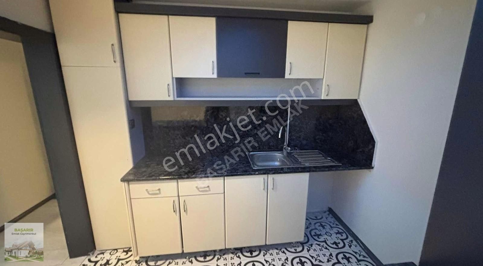 Üçyol Meydanda Cadde Binası İçi Yapılı Bahçeli Daire - Görsel 15