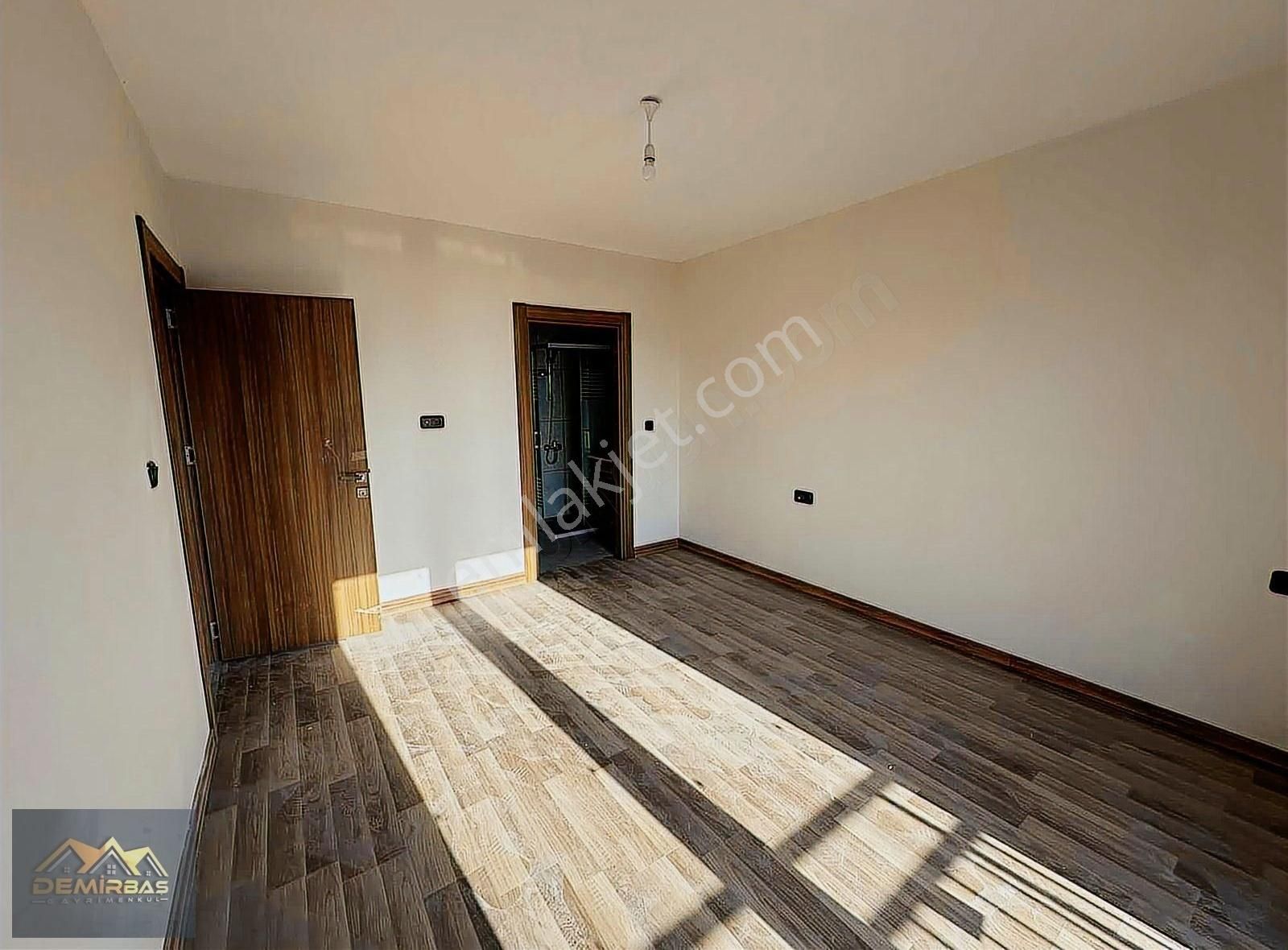 Demirbaş Gayrimenkulden Mevlana Tokide Kiralık 3+1 Daire