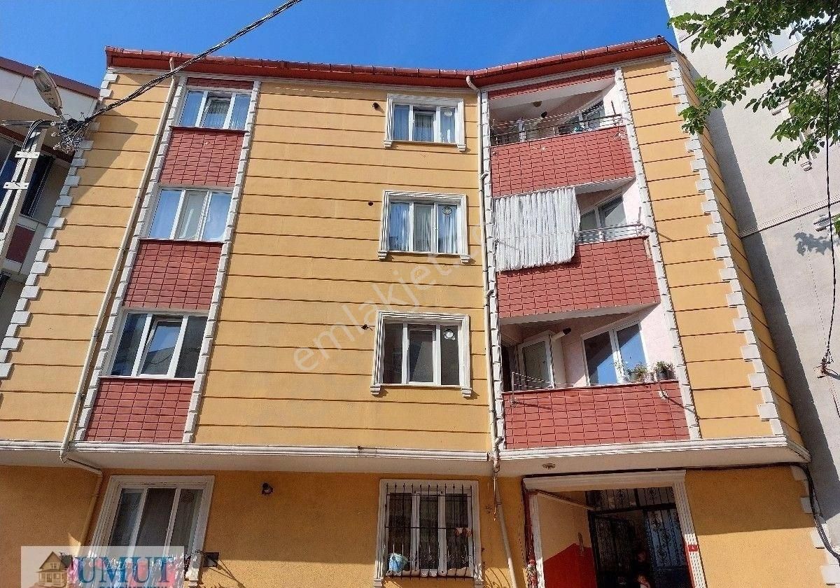 G.o .paşa Küçükköy De Satılık Daire Üçüncü Kat 2+1 90 M2 18 Yılık