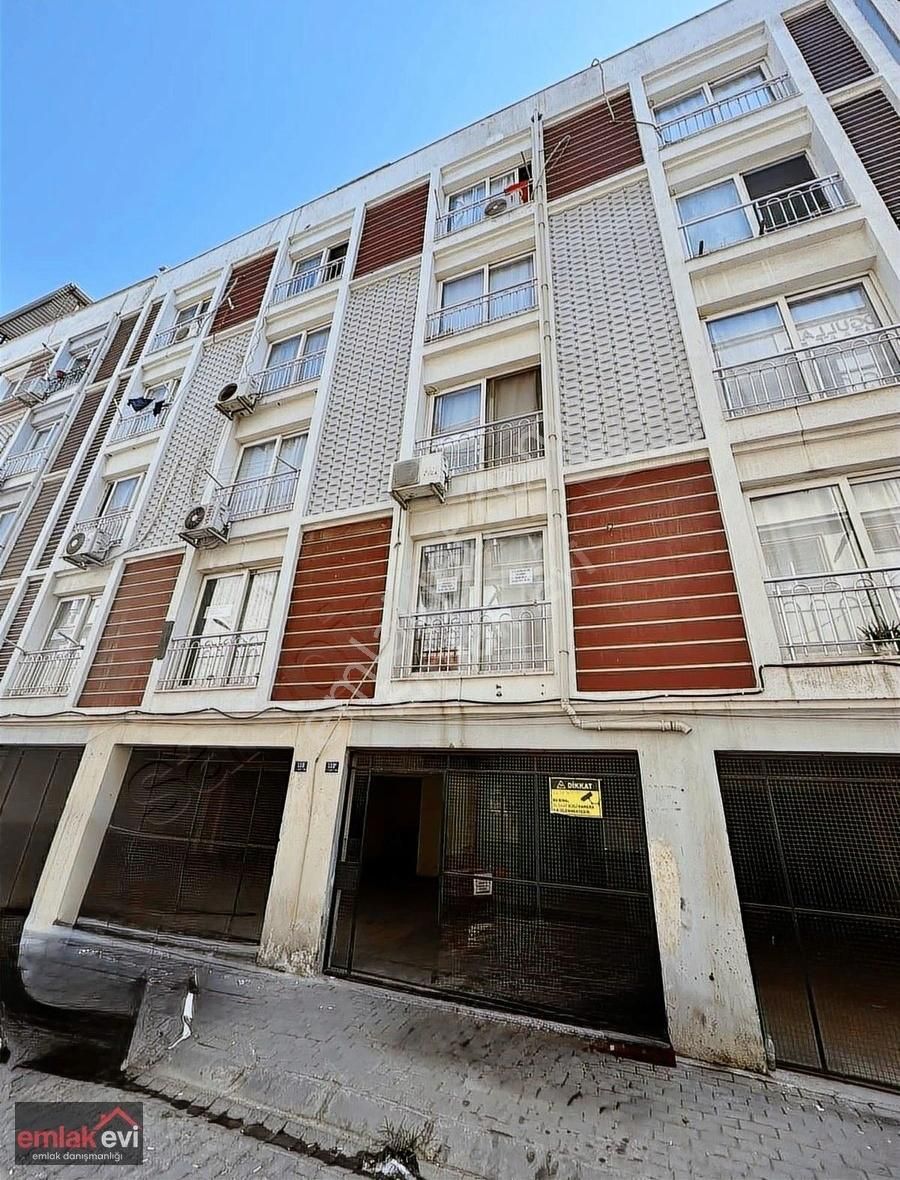 Emlak Evi'nden Balkonlu Düzenli Yönetime Sahip Binada 1+1