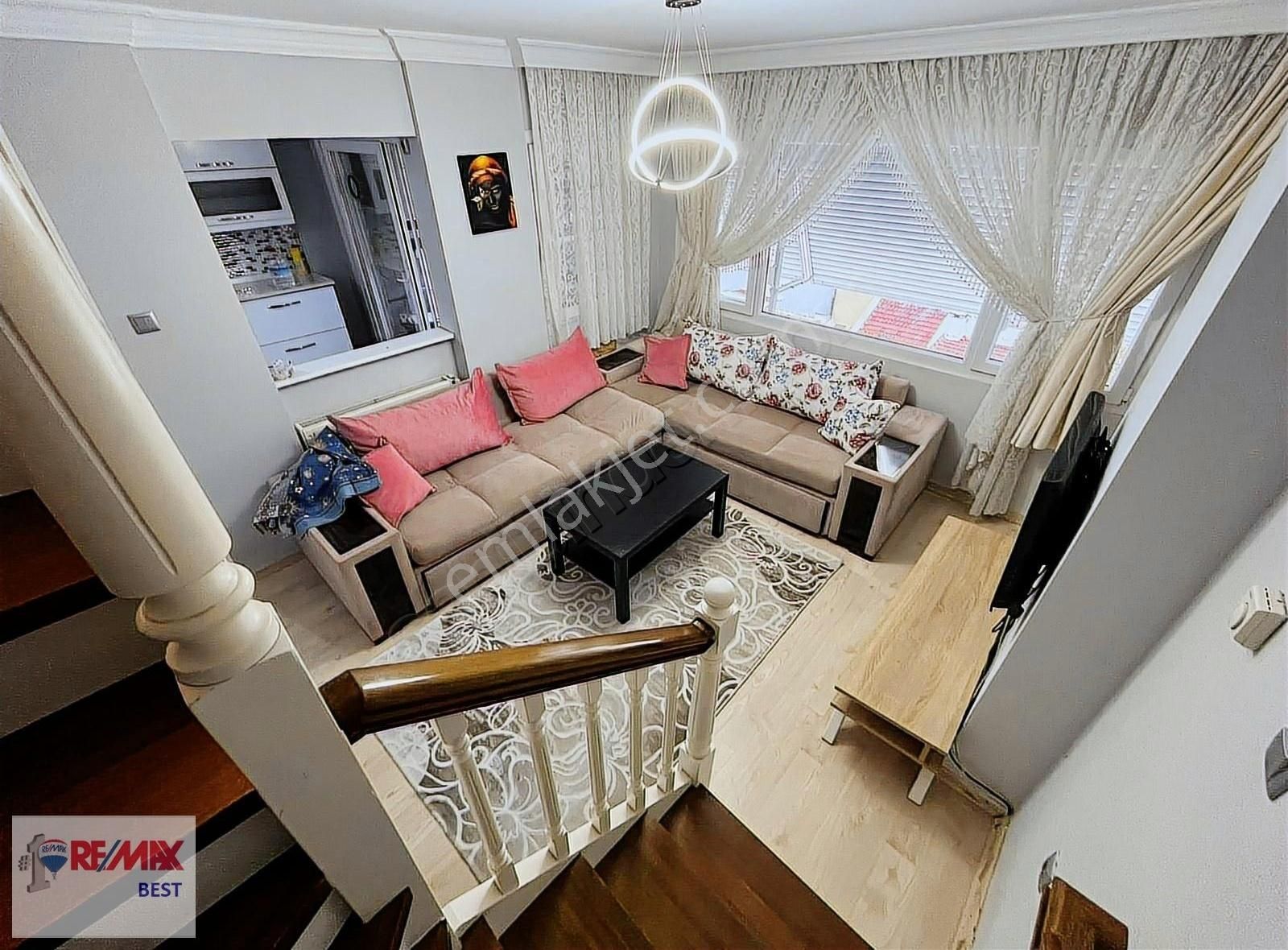 Bayraklı Merkezde 3+1 Kiralık Dubleks Daire