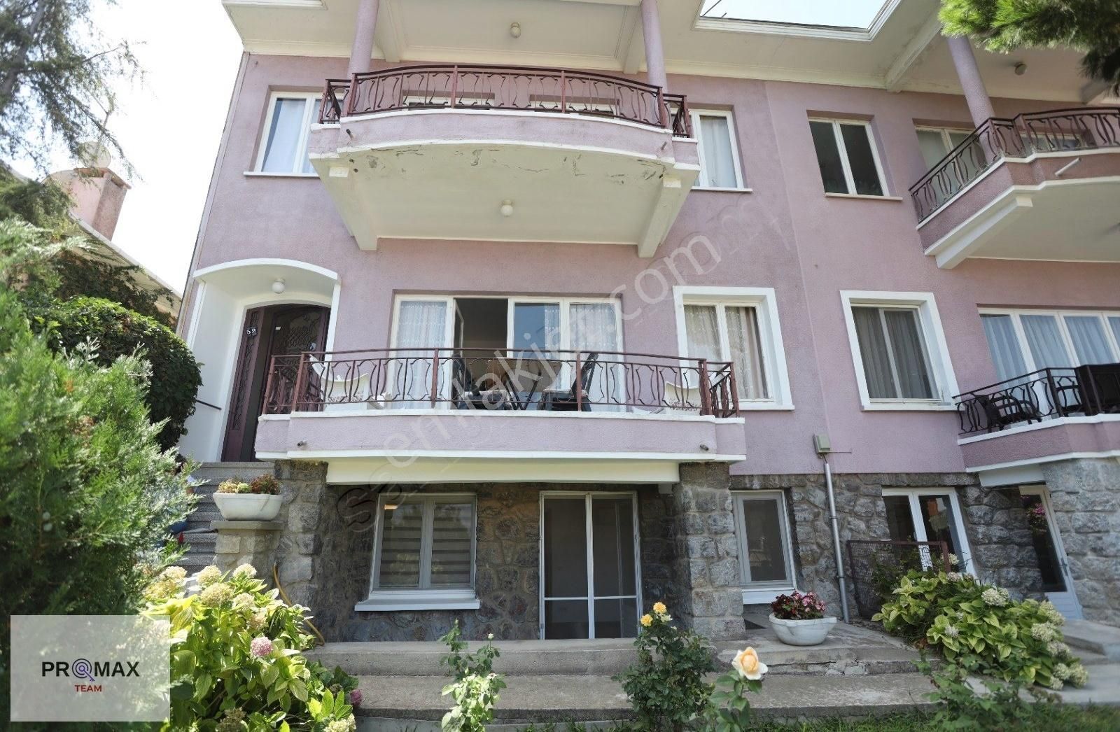 Köşklü Sokağın Burgaz Tarafında Harika Giriş Katımız