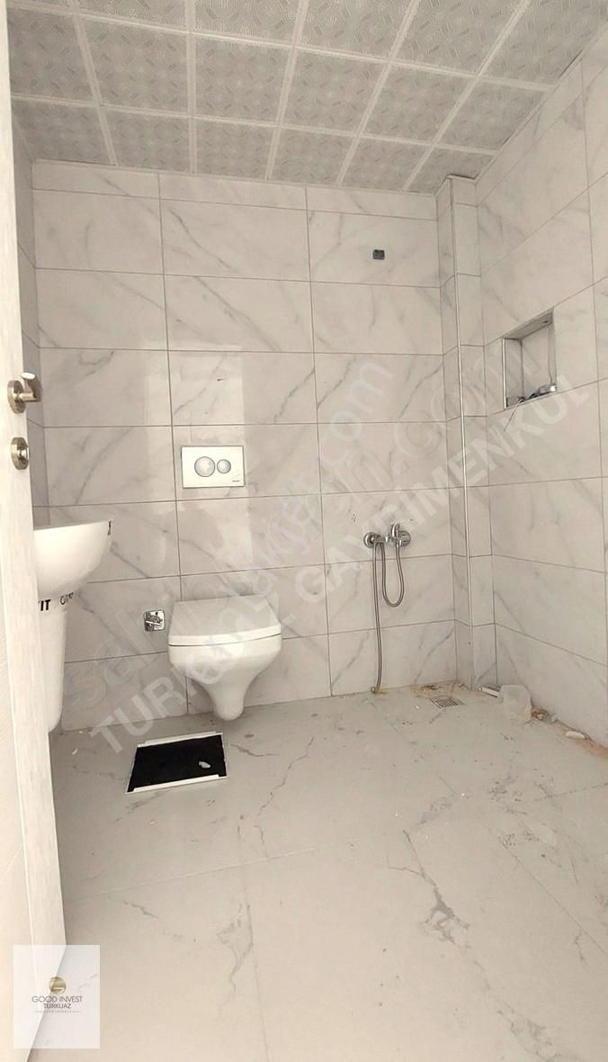 Turkuazdan Çarşı - Oğuzlar Parkı Yakını Yatırımlık Satılık 1+1