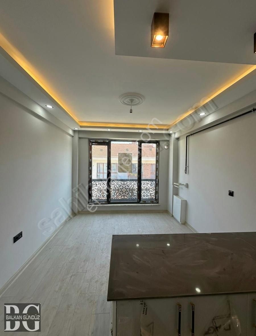 Balkan Gündüzden Sütlüce Mahallesinde Lüks 1+1 Kiralık Daire
