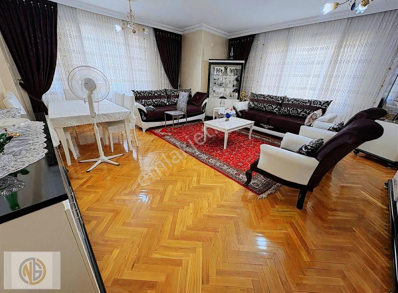 Yeditepenin En Geniş 3 Balkonlu 200 M2 Dairesi Satışta !!