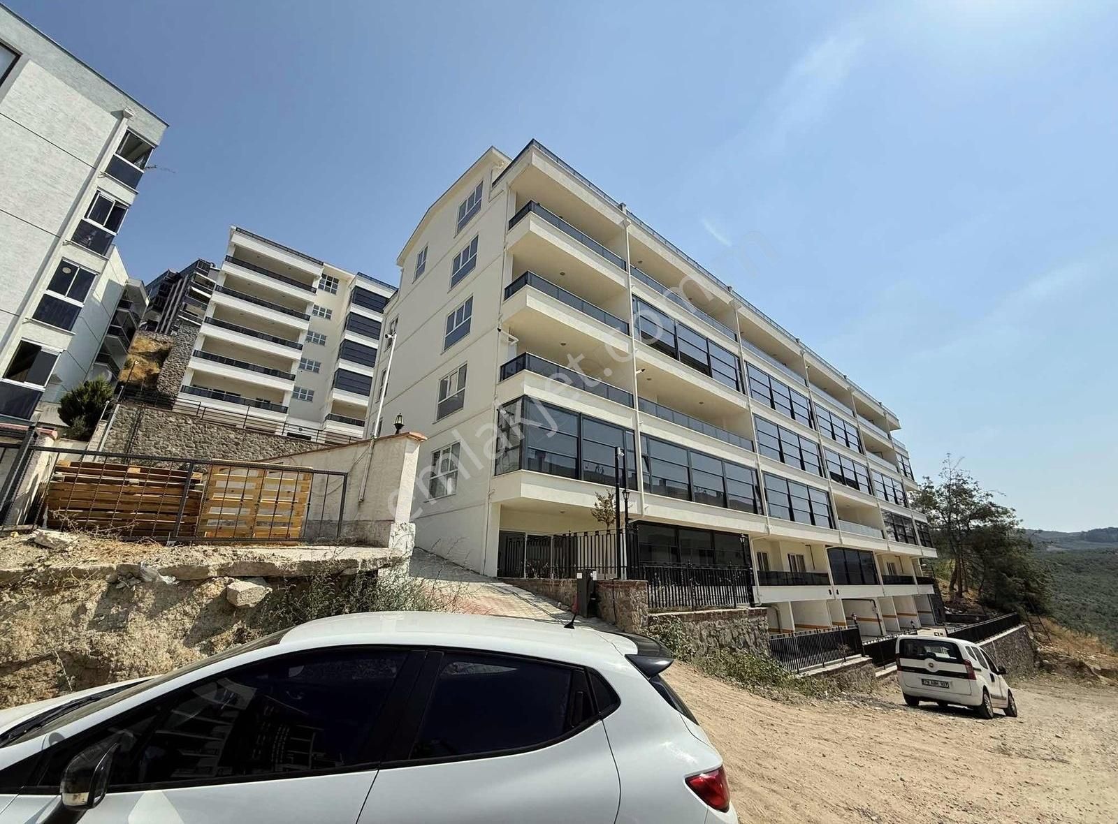 Mudanya Ömer Bey Mah.lik Yapı Projesinde 3+1 Kiralık Daire