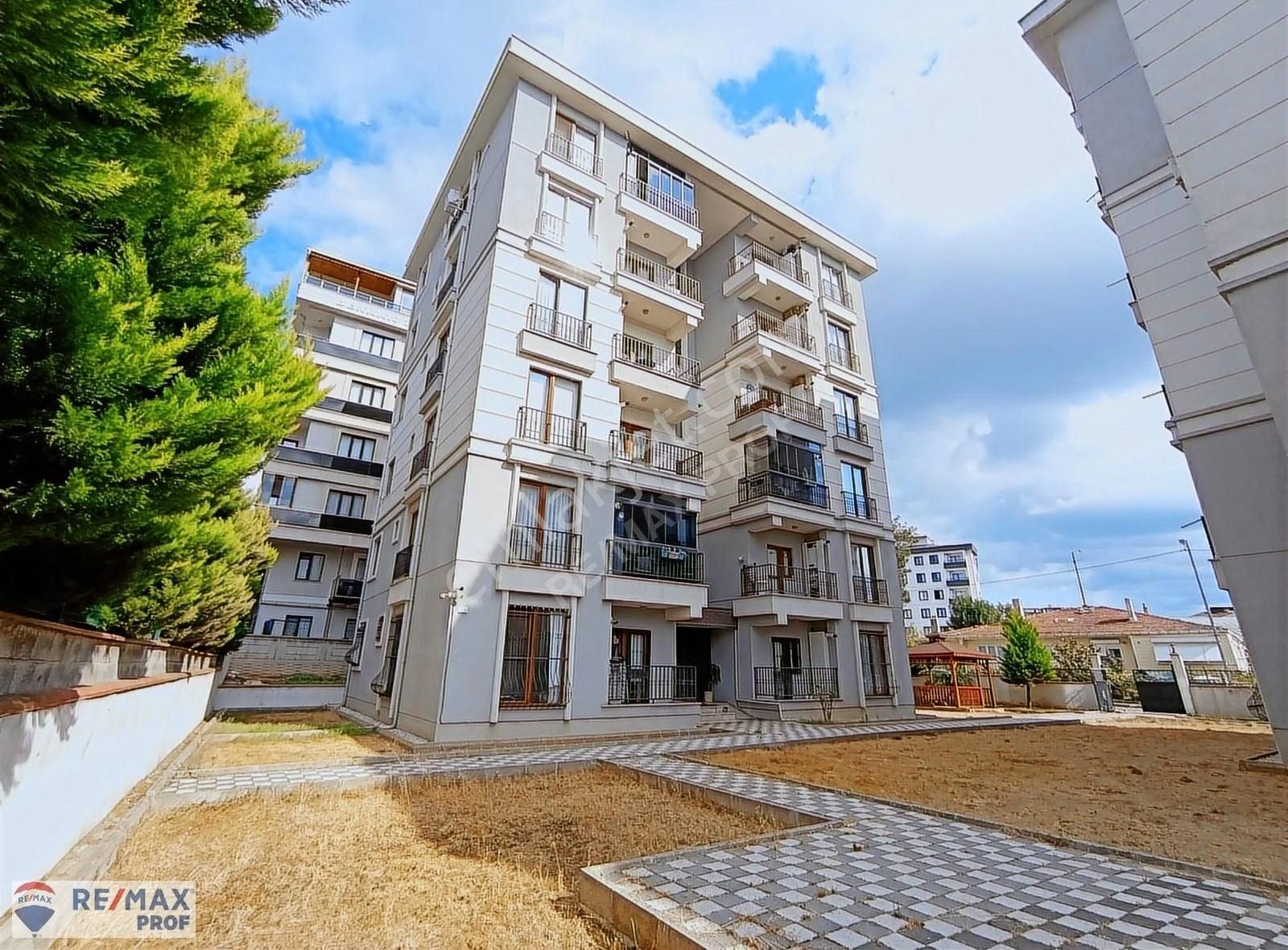 Re/max Prof Metin Avcı'dan Kardeşler Sit. Balkonlu 2+1 Kiralık