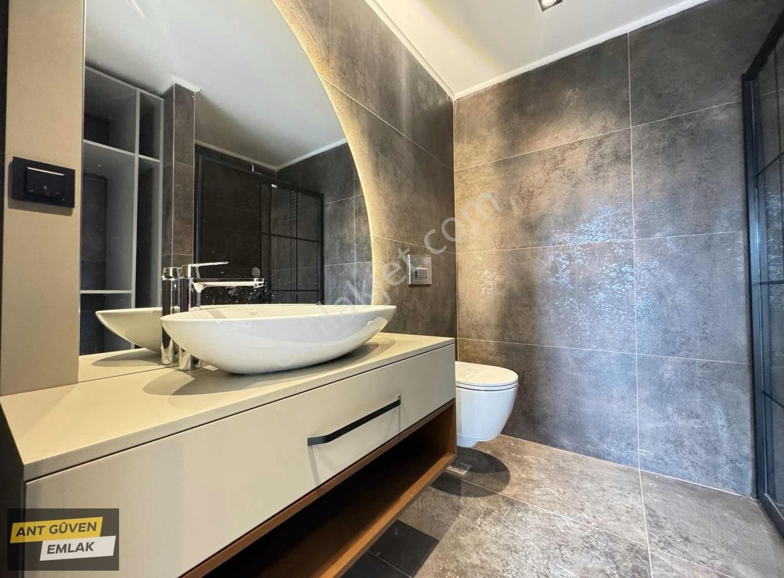 Havuzlu Giyinme Odalı Kilerli 3+1 145 M2 Lüx İşçilikli
