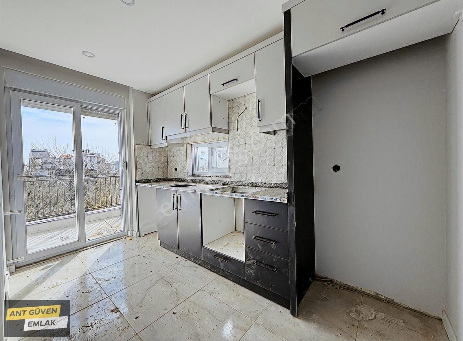 Yeniköy'de Ebeveyn Banyolu 2+1 Sıfır Daire