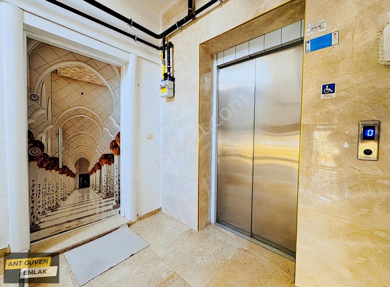 Bahçeyaka'da Doğalgazlı Caddeye Yakın 2+1 Yüksek Giriş Daire