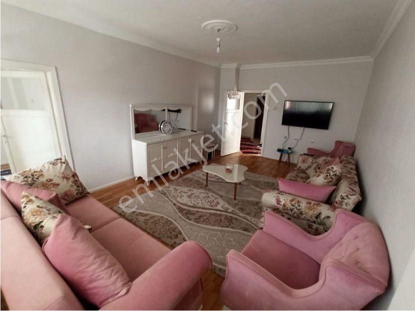 Örnek Emlak'tan Vatan Cad. Üzeri Kiralık Eşyasız Daire