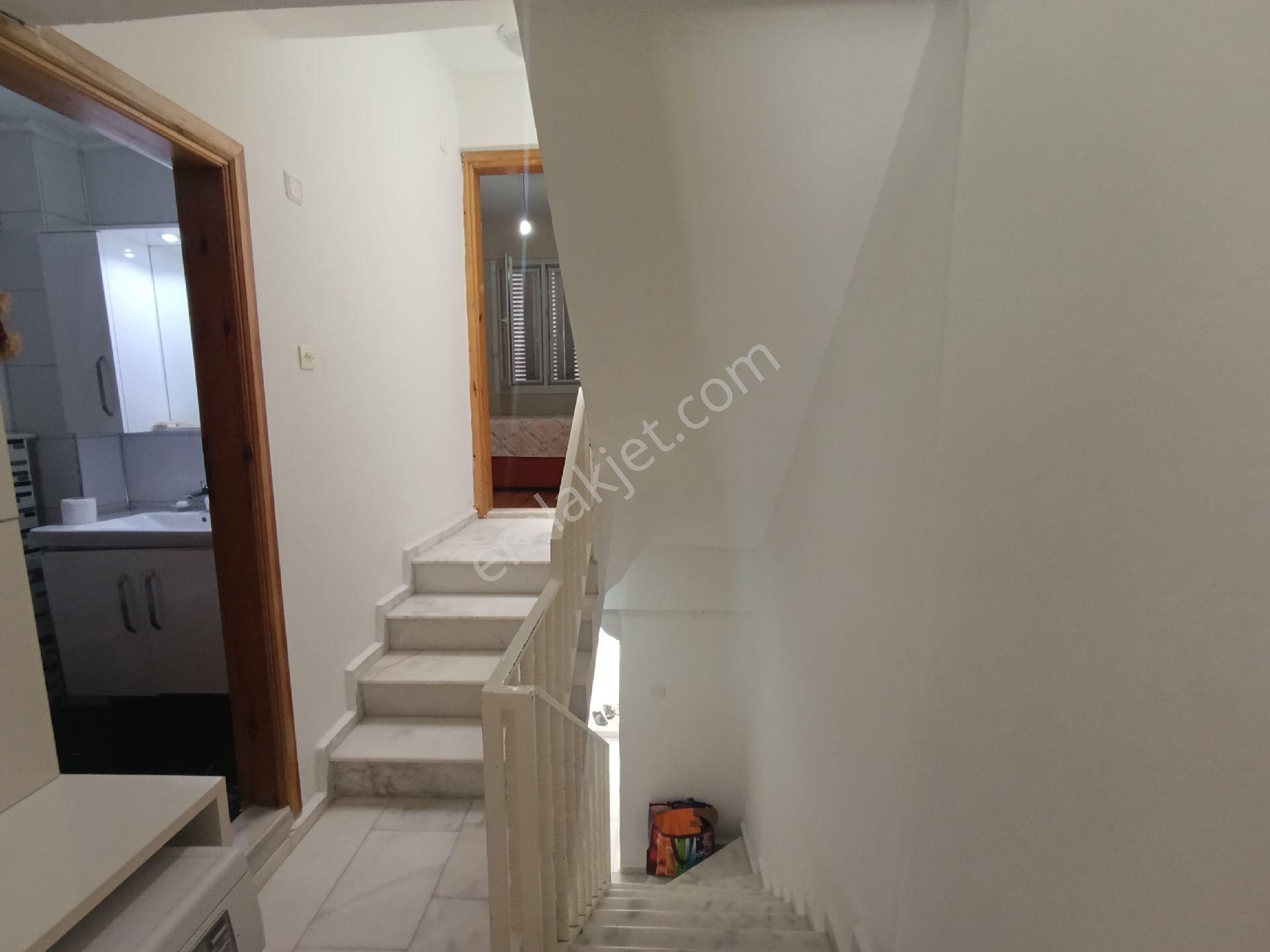 Yavansuda Denize Yürüme Mesafesinde Masrafsız Bakımlı Geniş Bahçeli 4+1 Trıpleks Yazlık - Görsel 16