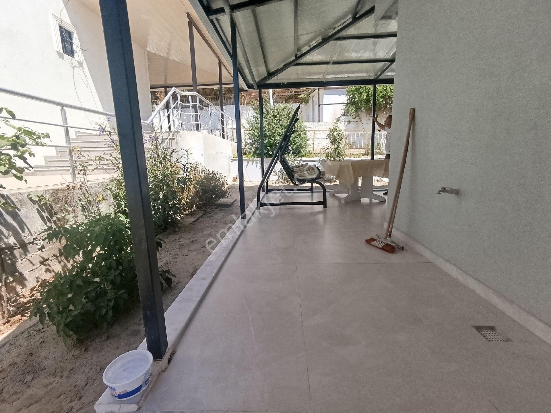 Yavansuda Denize Yürüme Mesafesinde Masrafsız Bakımlı Geniş Bahçeli 4+1 Trıpleks Yazlık - Görsel 12