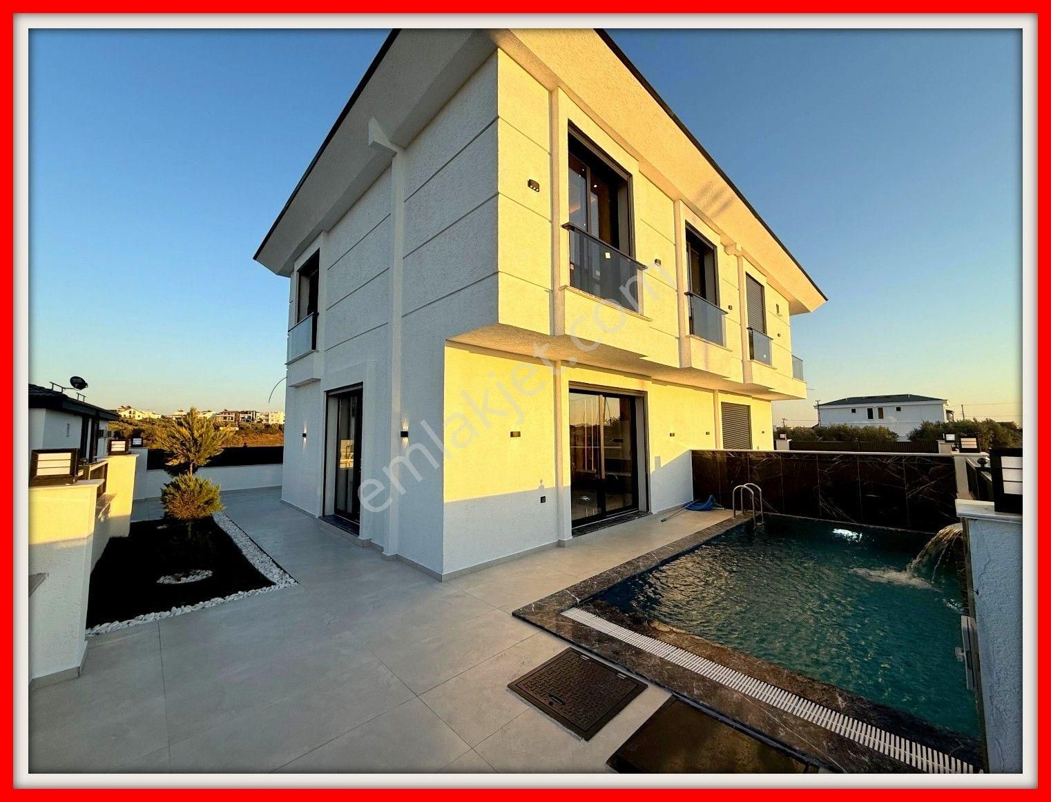 Didim'de Yol Ve Park Cepheli Satılık Sıfır 3+1 Villa