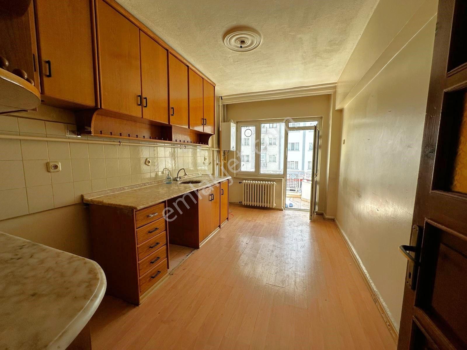 Recep Ümit Emlak'tan Atalar Caddesinde Süper Lokasyonda Kiralık 3+1 Ferah Daire