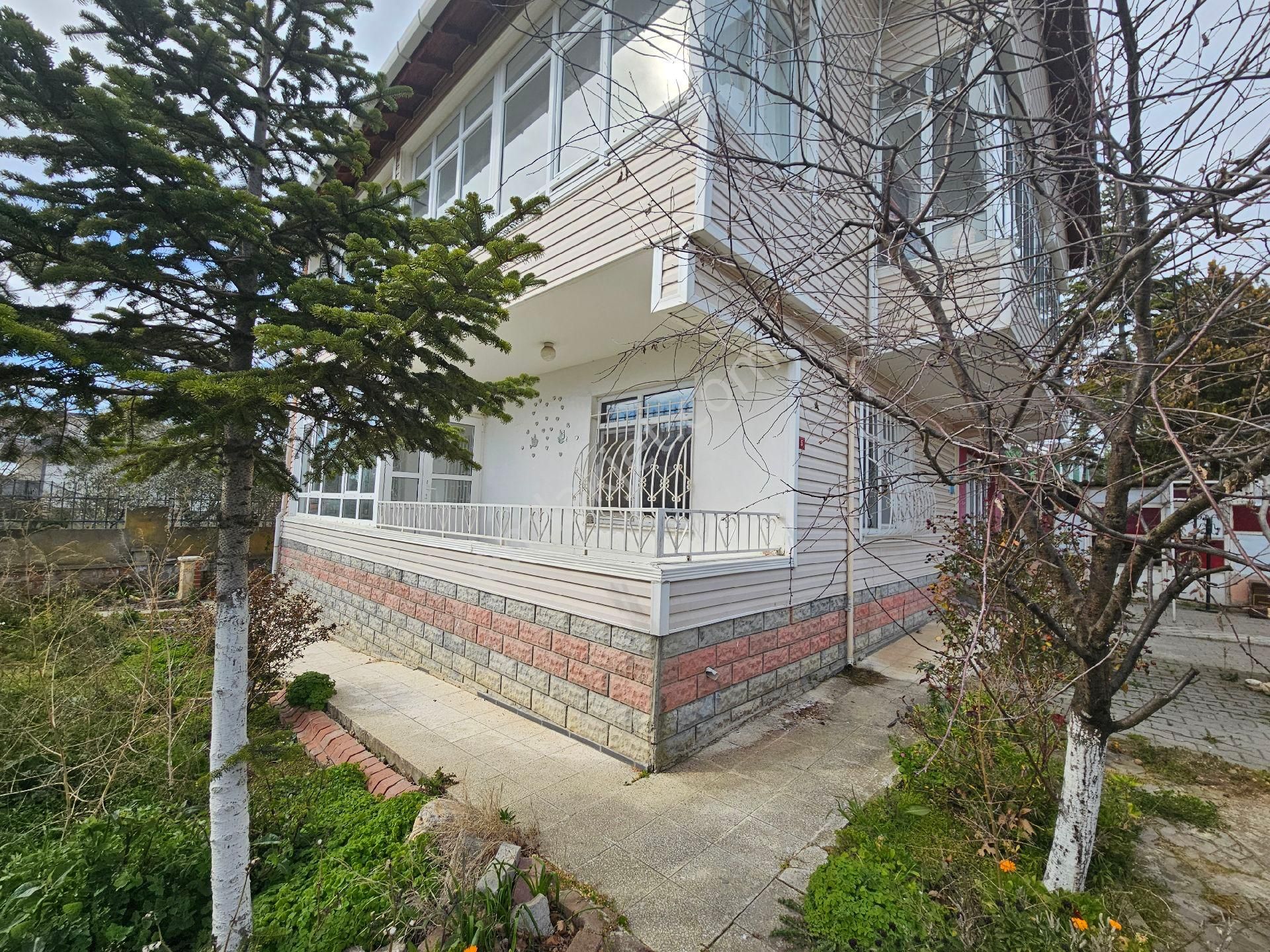 Silivri Klassis Mevki 350 M2 Köşe Arsa İçinde Satılık Müstakil Ev - Görsel 2