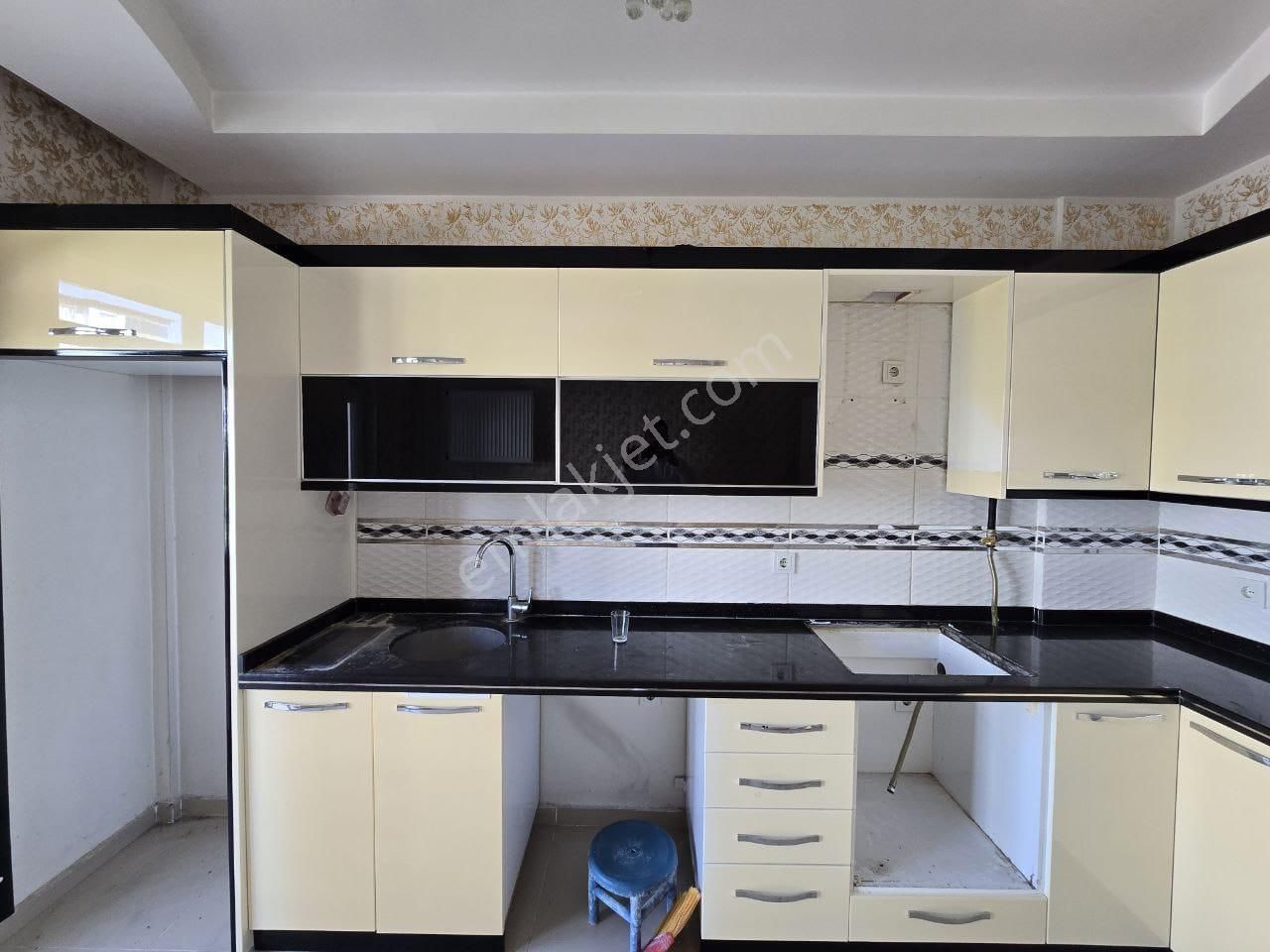 Mega'dan Fıstıklık Parkı Yakını 3+1 Geniş Daire