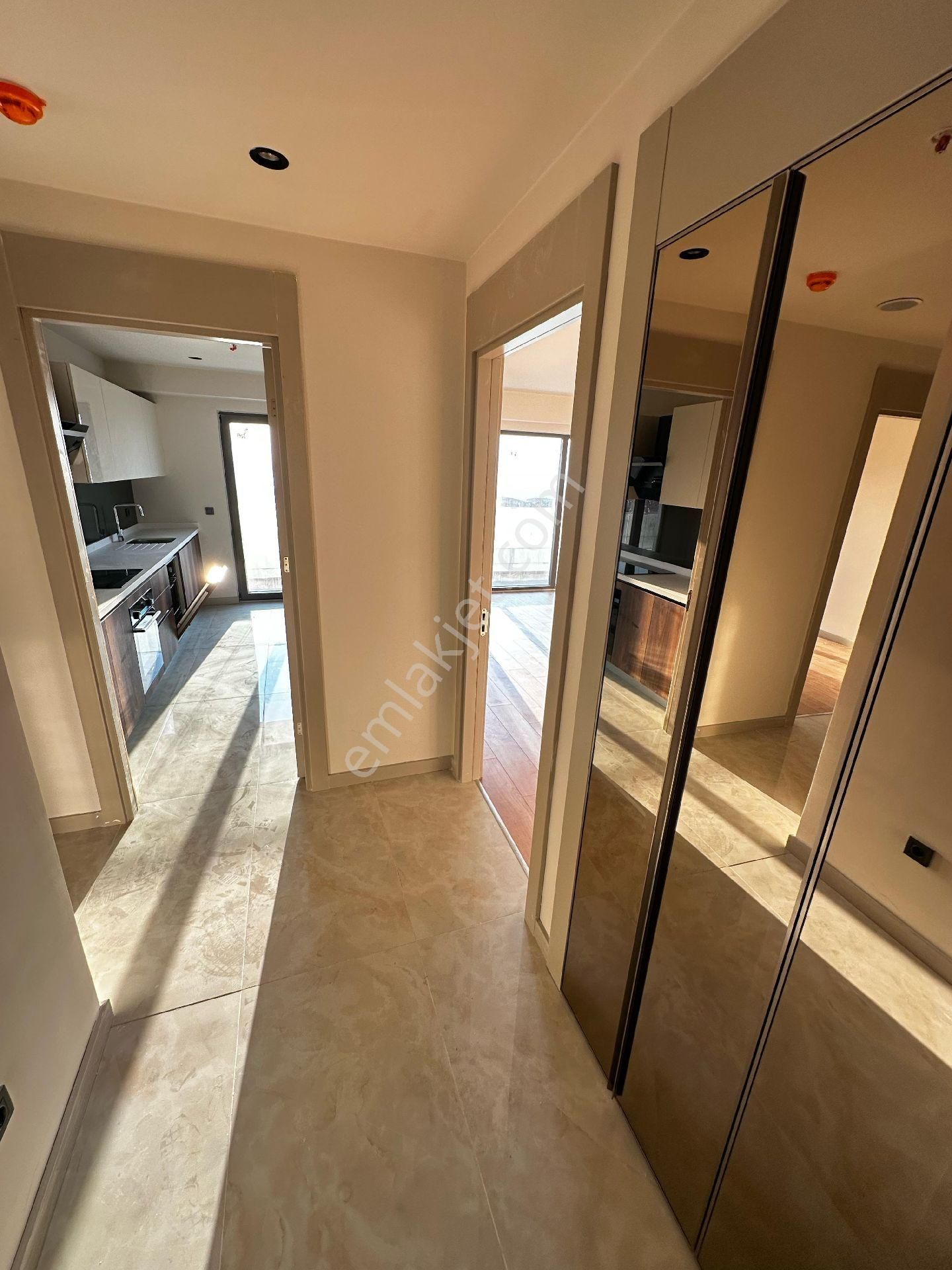 Göl Manzaralı Seti İçerisinde Muhteşem Bir Daire - Görsel 4