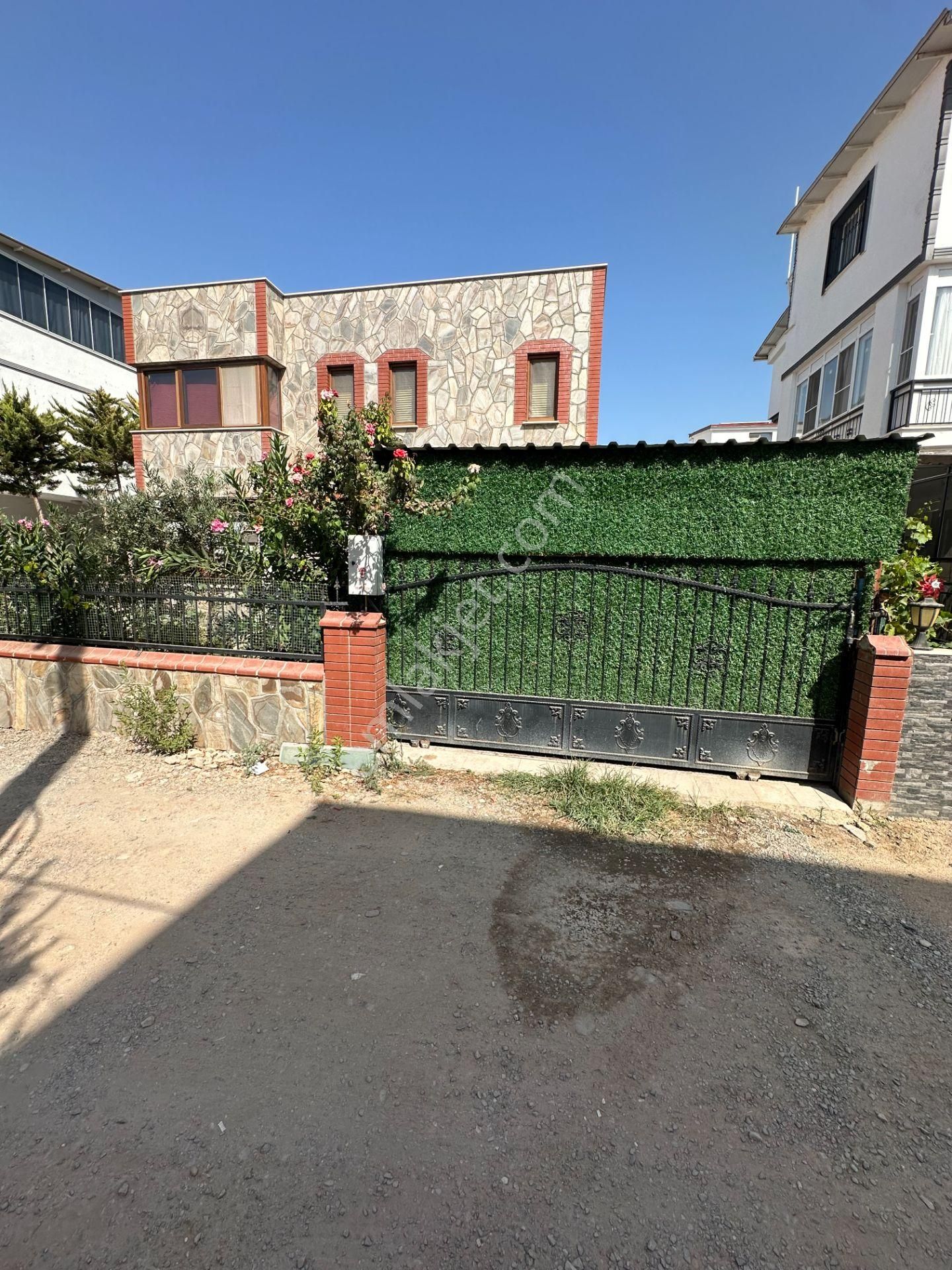 Kuşadası Güzelçamlı Mahallesinde Satılık Villa