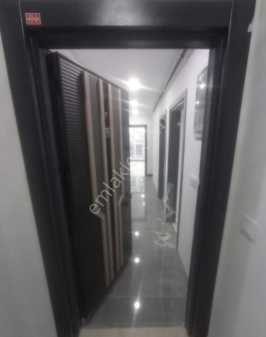 Arnavutköy Nenehatun'da Butik Sitede Satılık Ara Kat