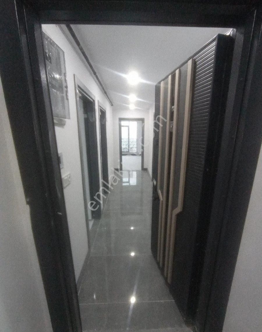 Arnavutköy Nenehatun'da Butik Sitede Satılık Ara Kat