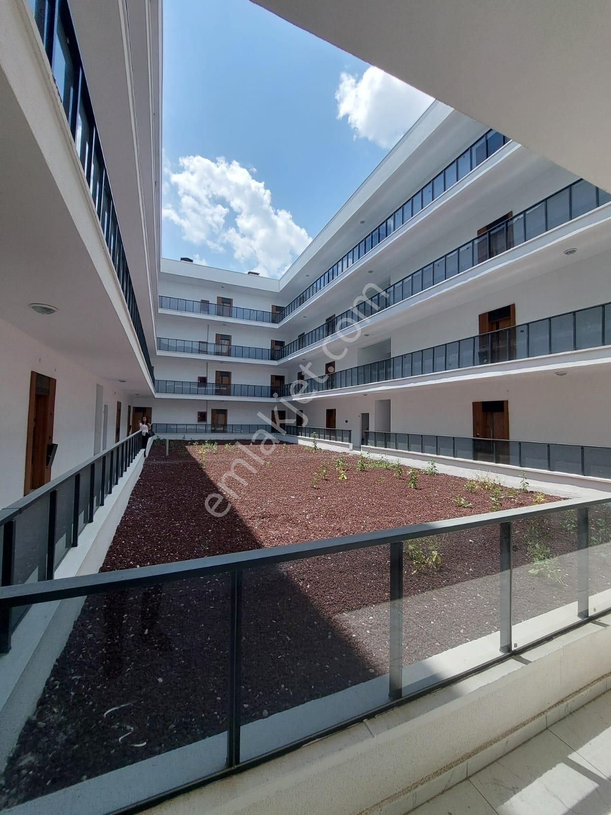 Yenikent Fevzi Çakmak Mahallesinde Katta Sıfır 1+1 Satılık Daire