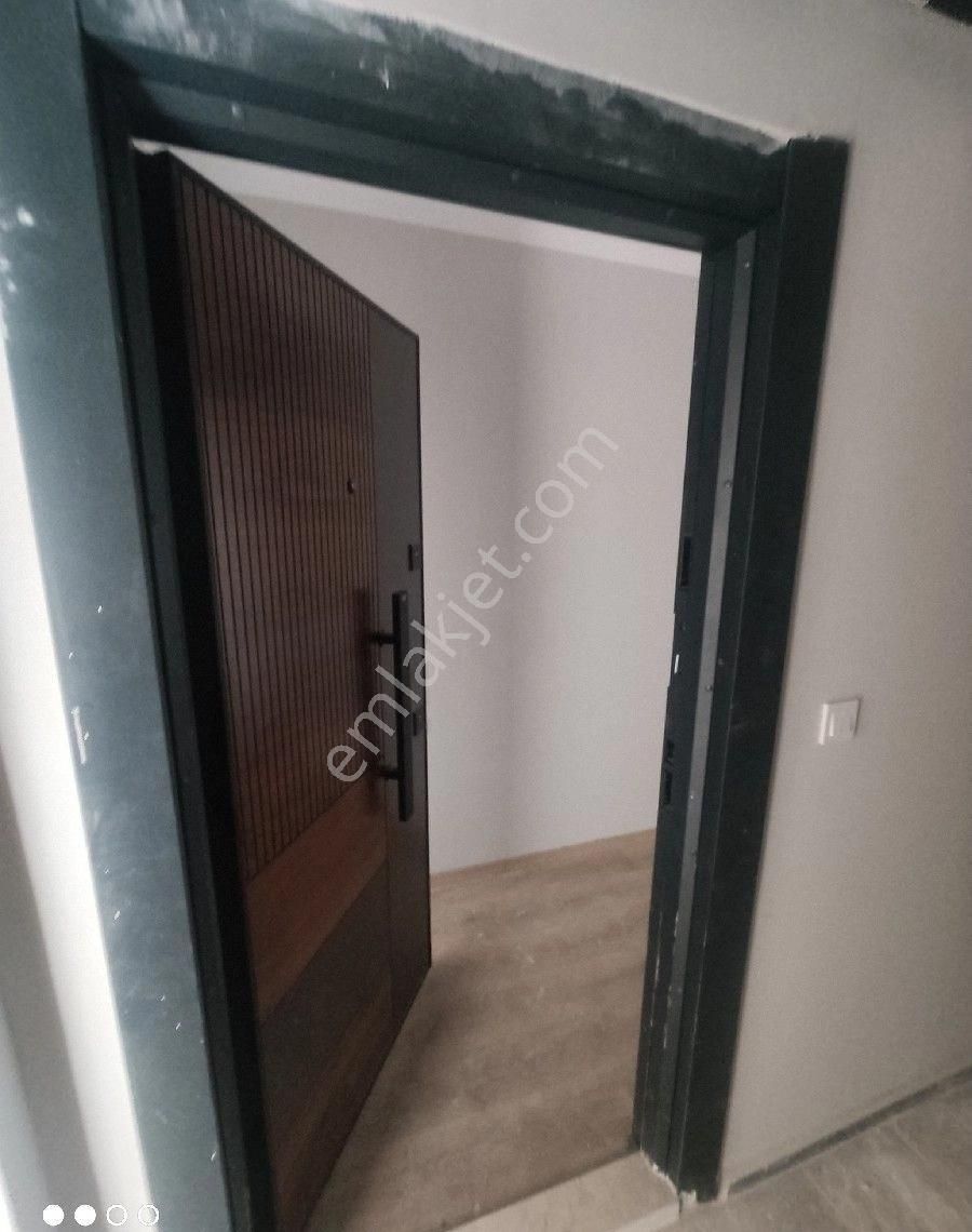 Arnavutköy De 1+1 Lüx Ara Kat Daire